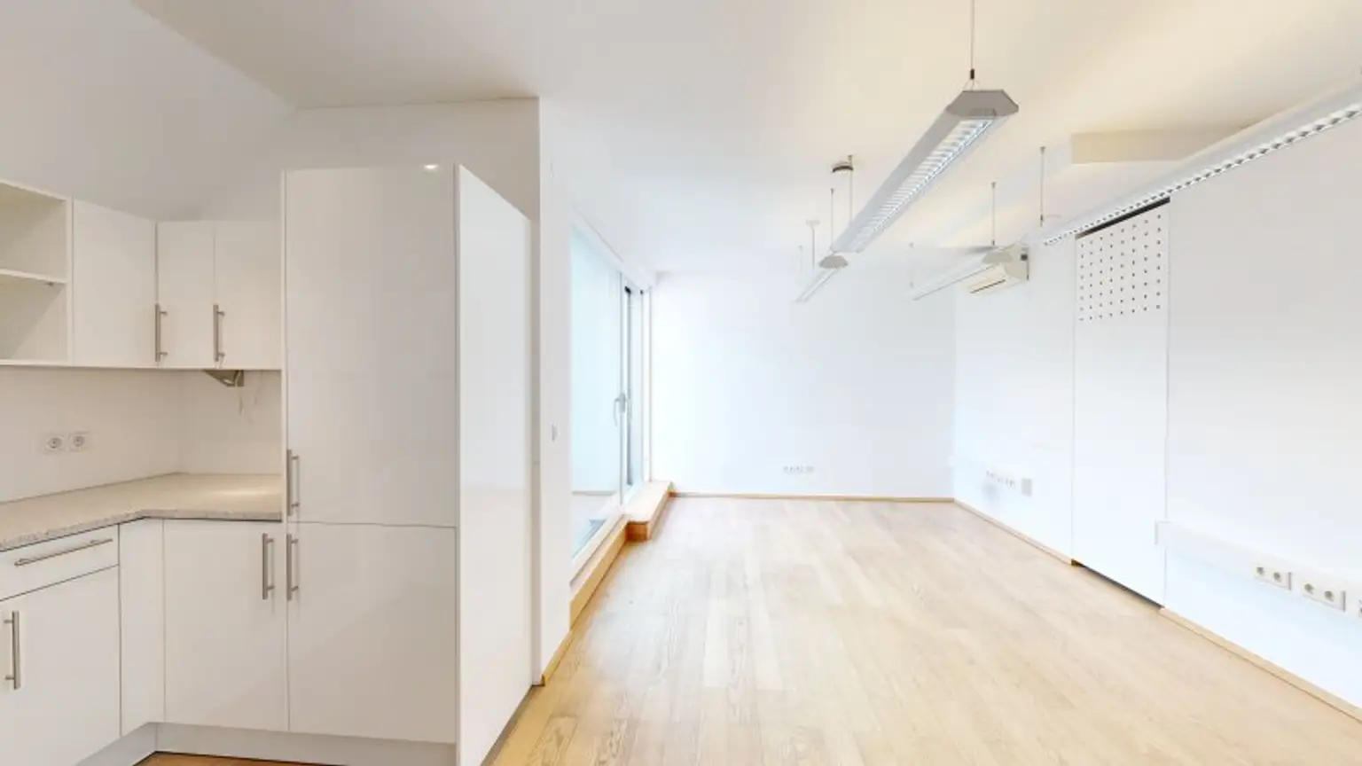 Klimatisierte Dachgeschoss Terrassenwohnung | 2 WCs | Top-Lage am Zimmermannplatz