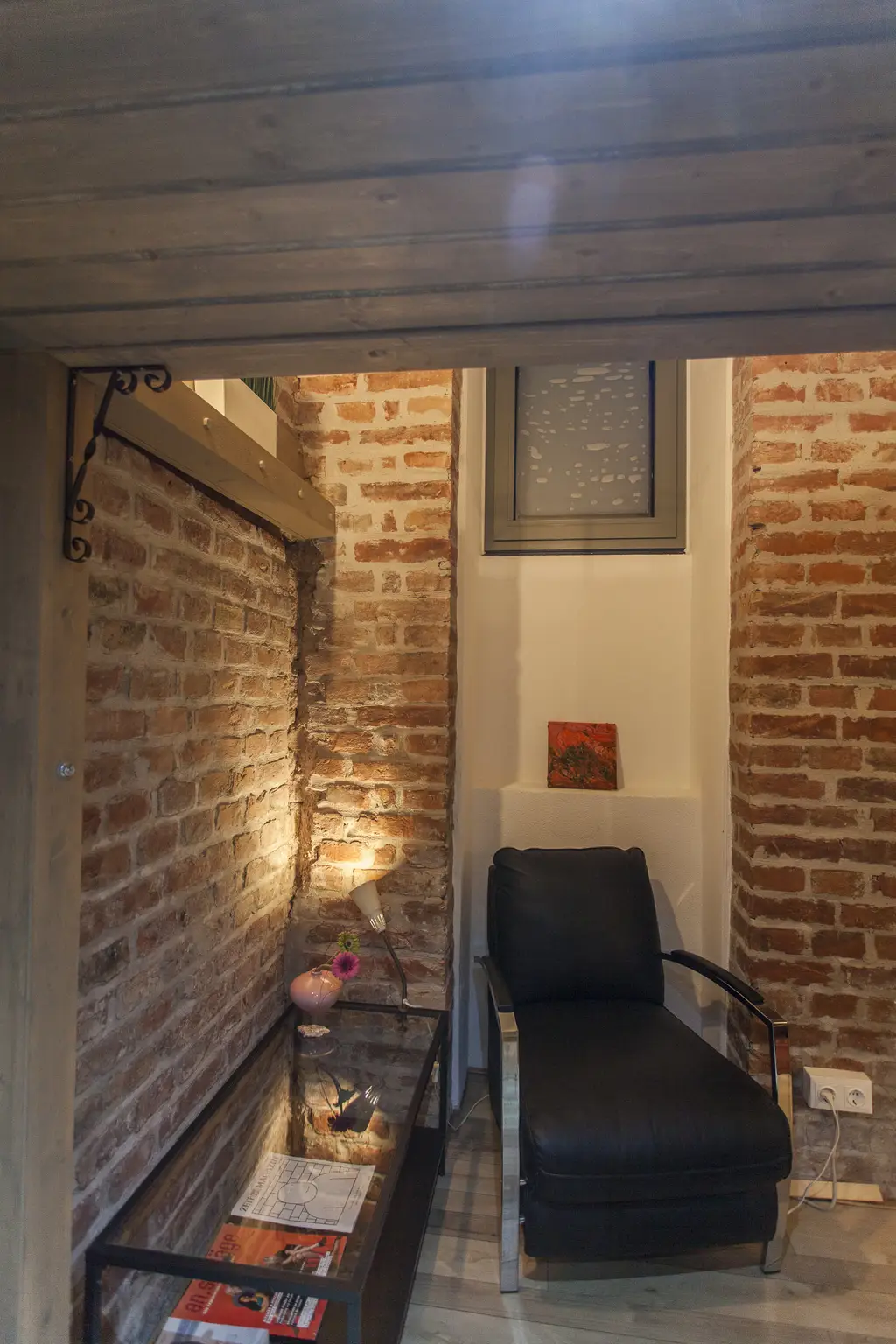 Moderne Souterrain Loft im Altbaustil ~ Kompakt eingerichtet ~ AKH Nähe ~ Gute öffentliche Anbindungen