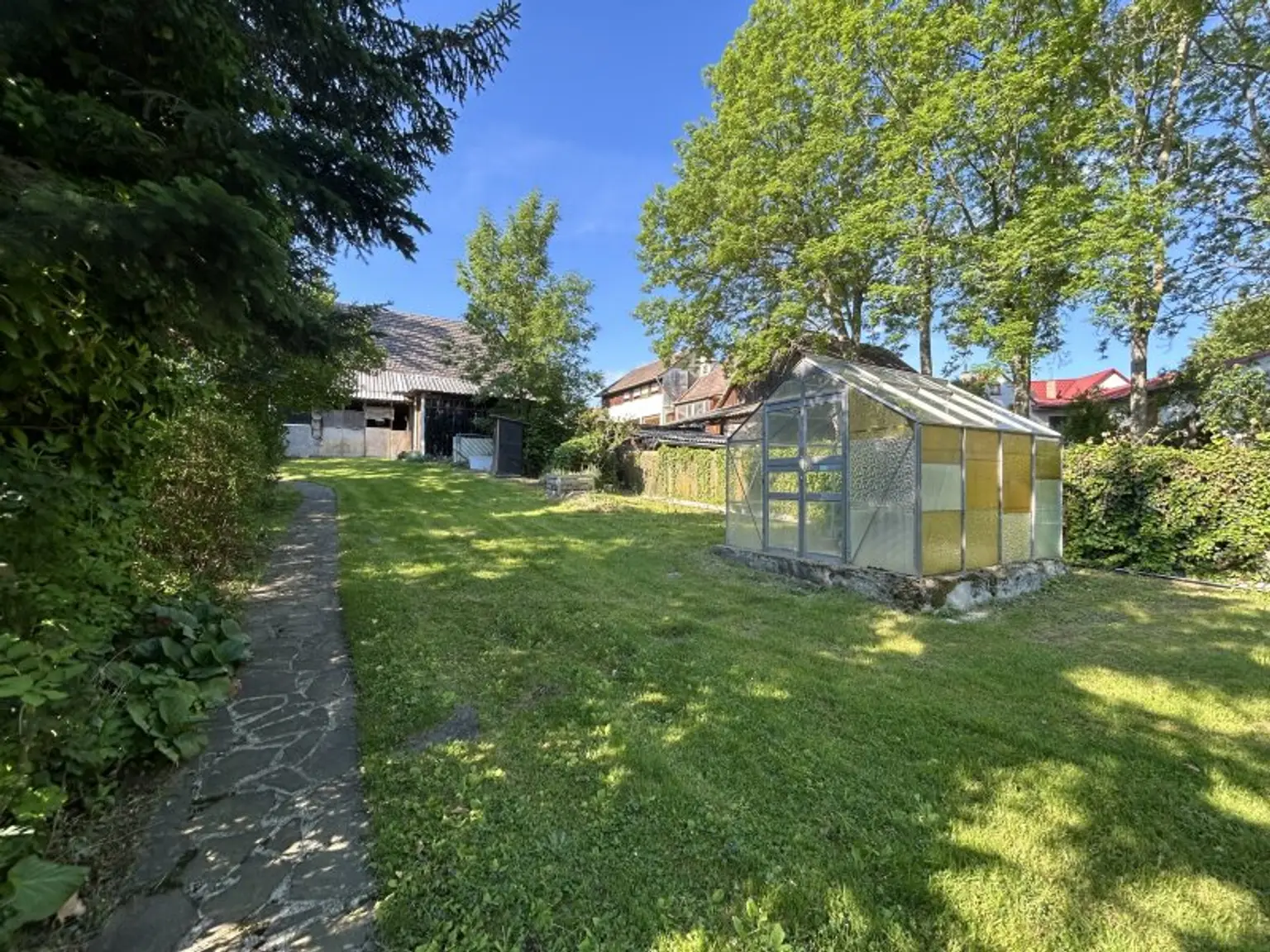+++Charmantes Mehrfamilienhaus mit weitläufigem Naturgarten und vielseitigen Nutzungsmöglichkeiten!+++