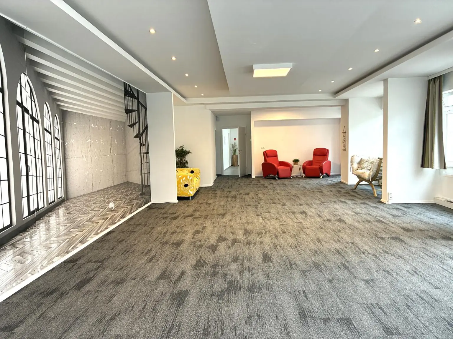 Großraum mit Fototapete