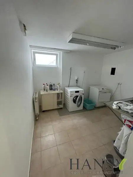 Neuwertiges Traum-Einfamilienhaus in Pfaffstätten: Stil, Pool und Gartenparadies!