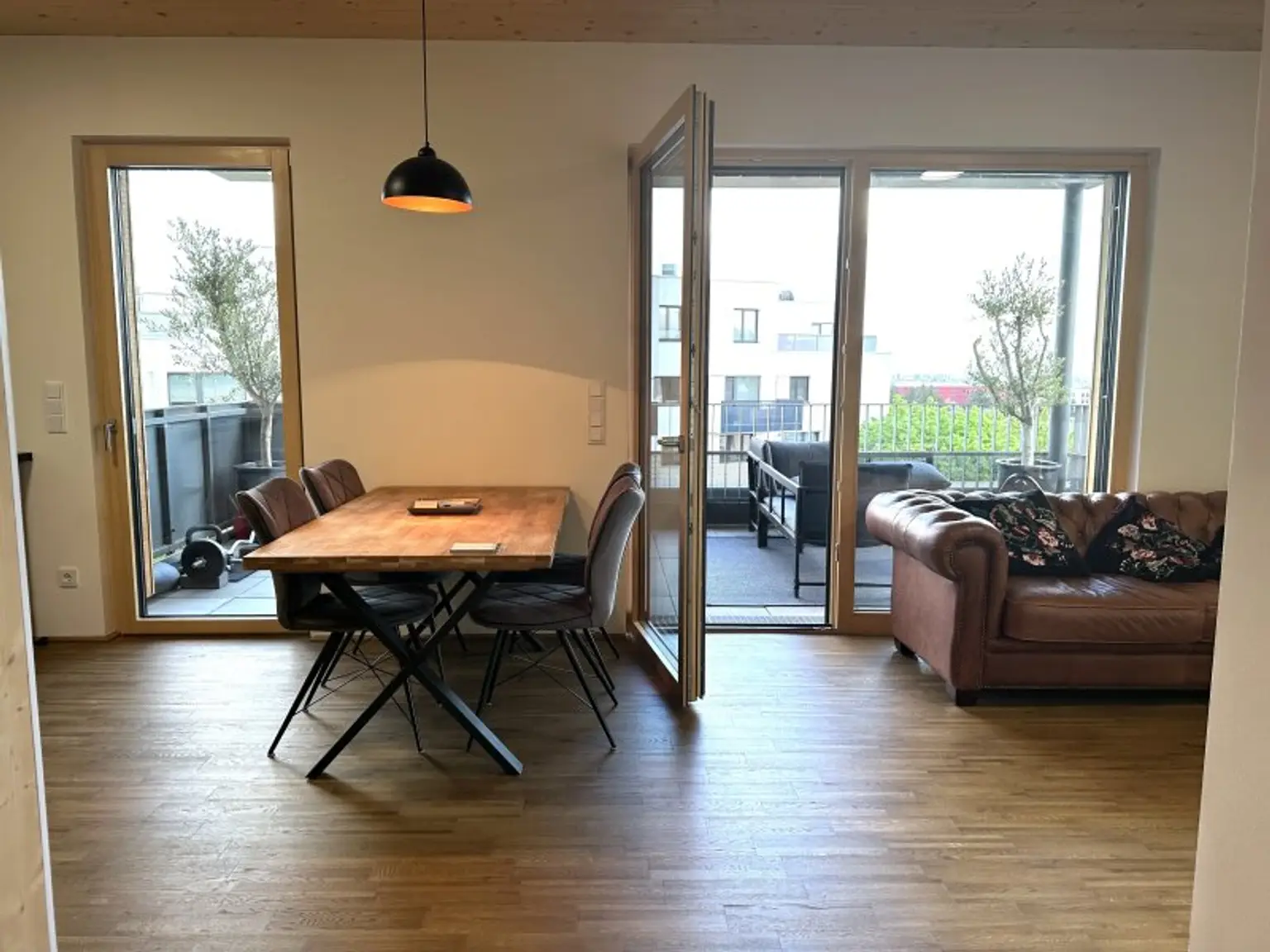 Wunderschöne & vollmöblierte 2-Zimmerwohnung in absoluter Ruhelage mit schönem Ausblick von großer Terrasse - en suite Badezimmer inklusive