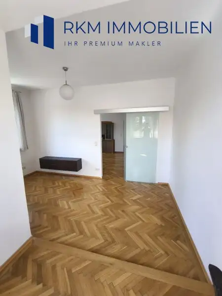 Traumhaftes Mehrfamilienhaus in Wien 1230: 9 Zimmer, Garten, Balkon und Garage - Ihr neues Zuhause!