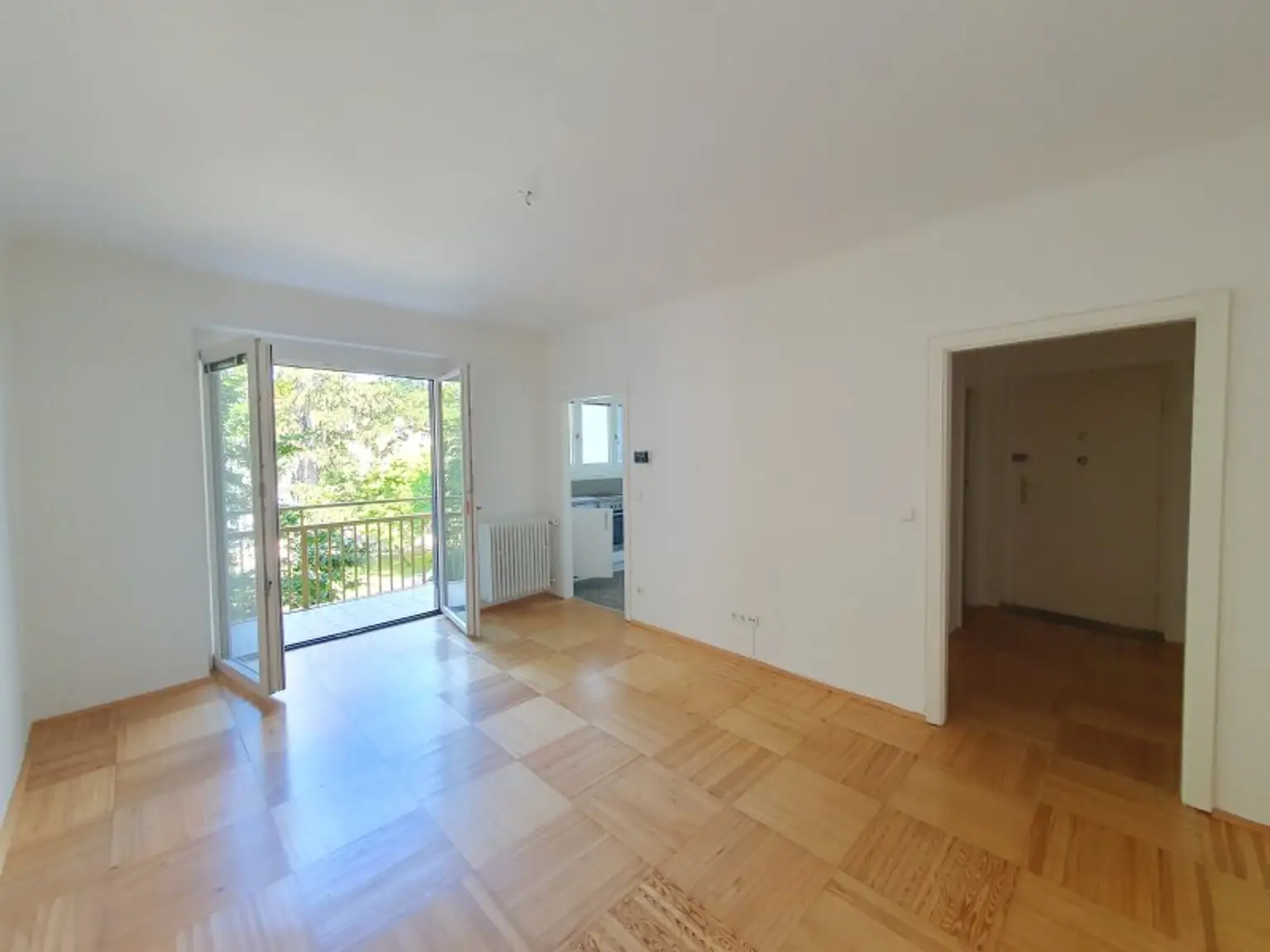 Westseitige Balkonwohnung mit toller Raumanordnung in Hofruhelage