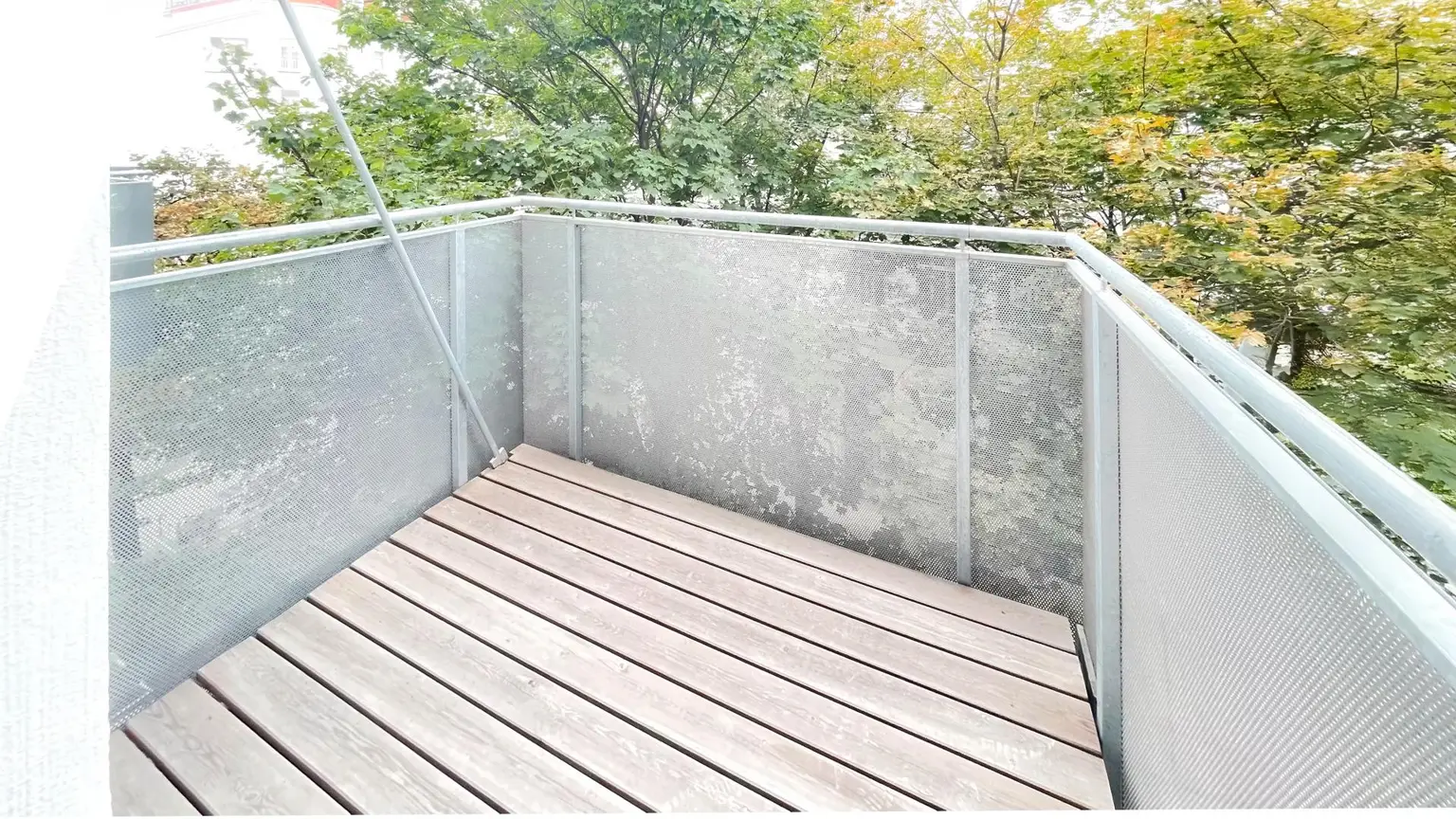 3 Zimmer mit Balkon, komplett neues Bad und WC