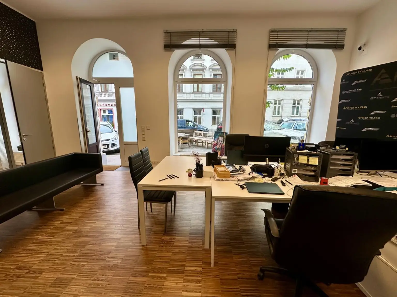 Repräsentatives Erdgeschoss-Geschäftslokal  – hell, großzügig & vielseitig nutzbar!