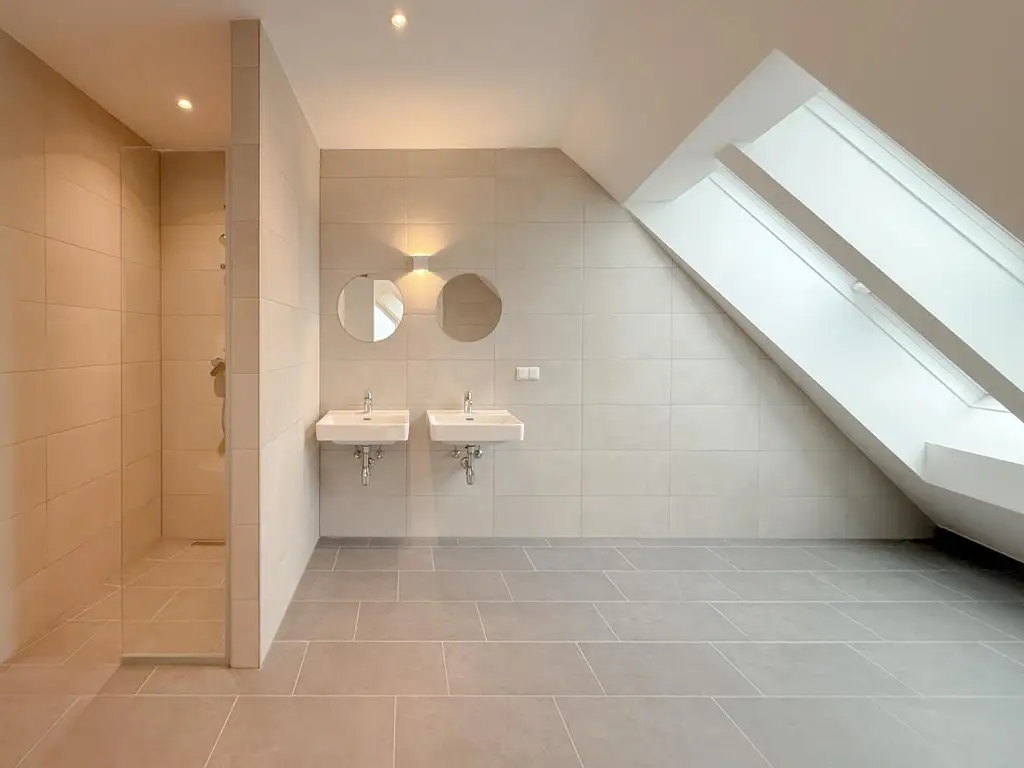 LUXUS, Ruhe, Fernblick| Große TERRASSE| BALKONE | EIGENES POOL