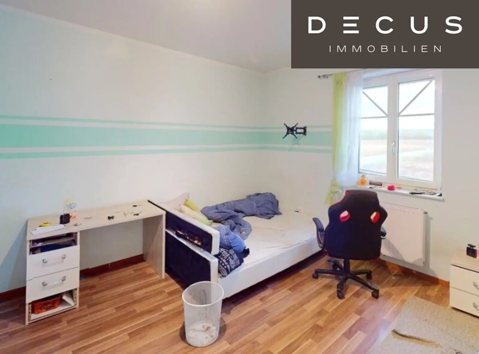 TRAUMHAFTES EINFAMILIENHAUS MIT MIT WOHNKÜCHE, 4 SCHLAFZIMMERN UND GROSSEM GARTEN