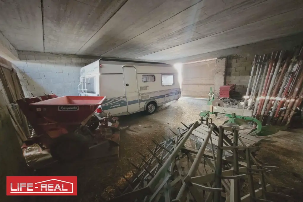 Außenlagerfläche mit Garage im Ennshafen!