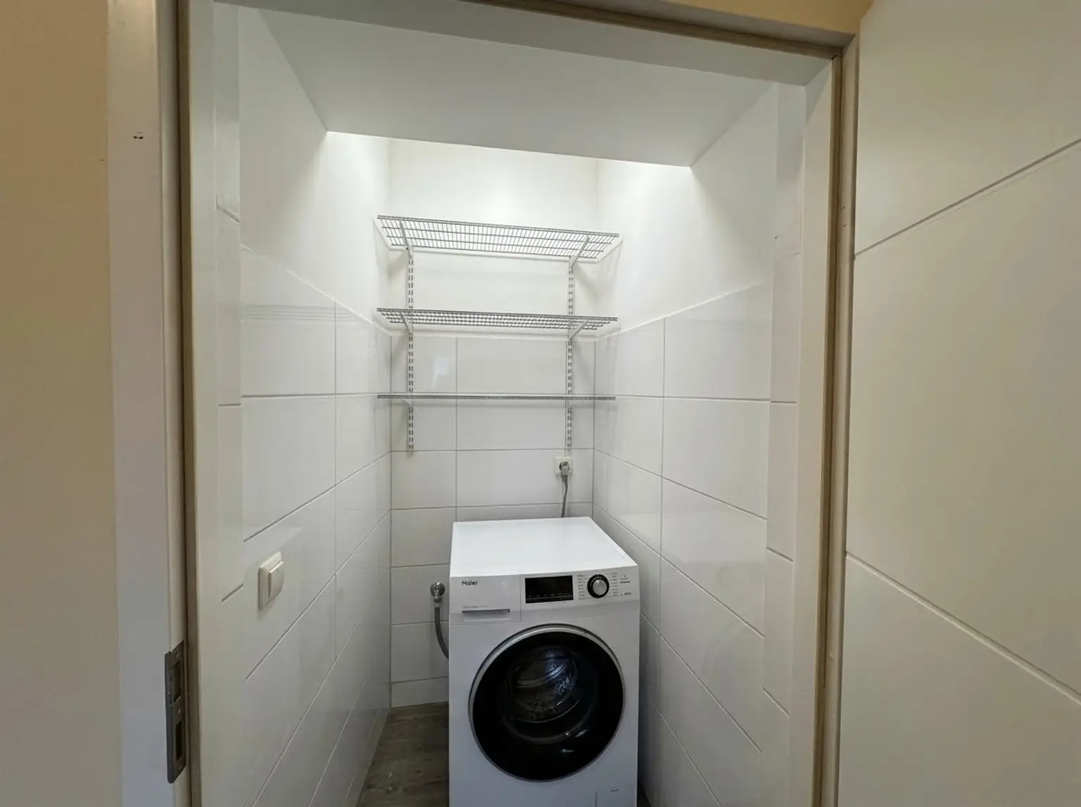 ALTBAUCHARME TRIFFT AUF GROSSZÜGIGES WOHNEN – MÖBLIERT & SOFORT VERFÜGBAR, 3 STOCK OHNE LIFT