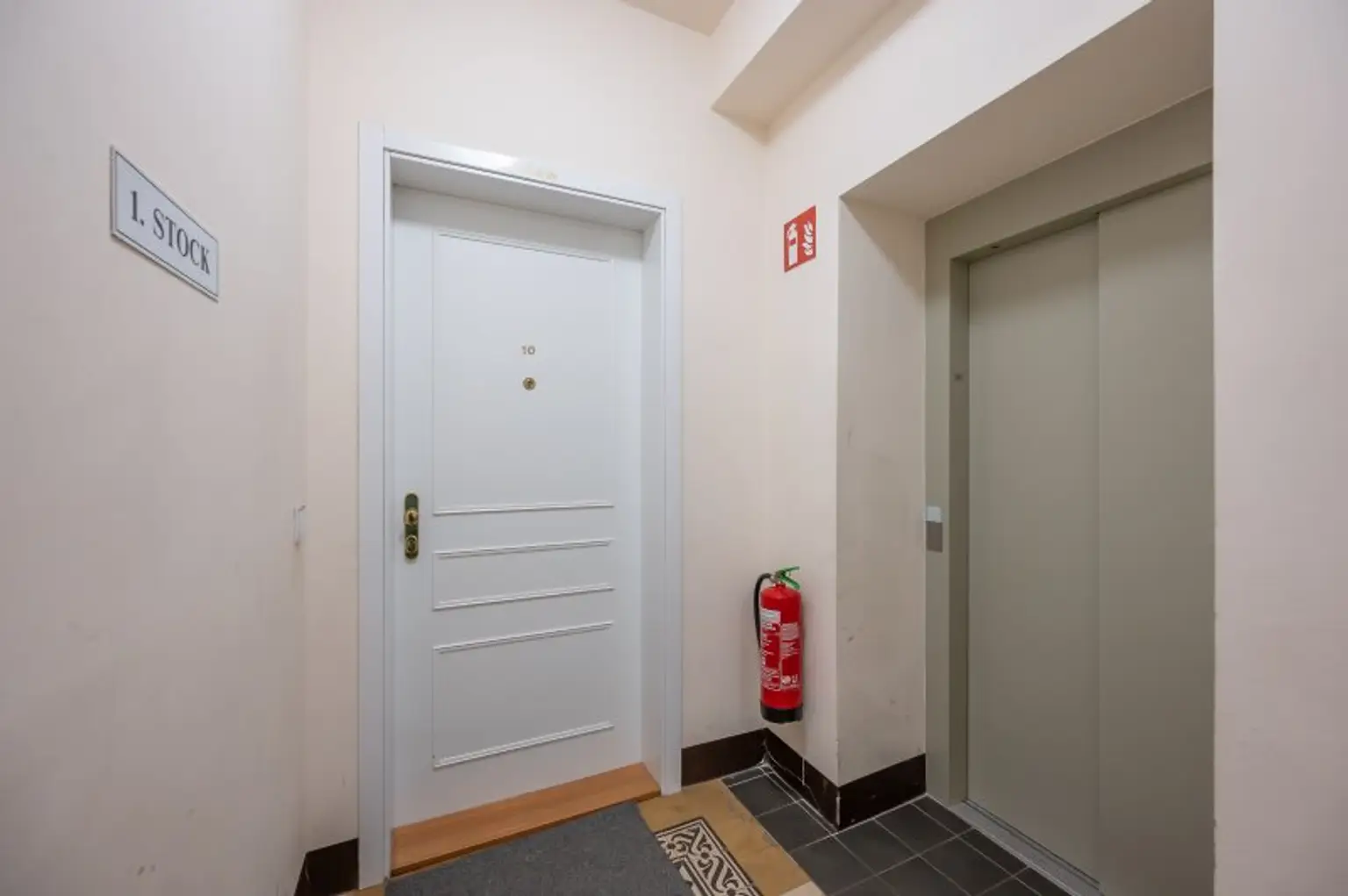 ++1150++ Stilvolle 4-Zimmer Altbauwohnung mit Balkon – Wohnen in Toplage mit Topausstattung