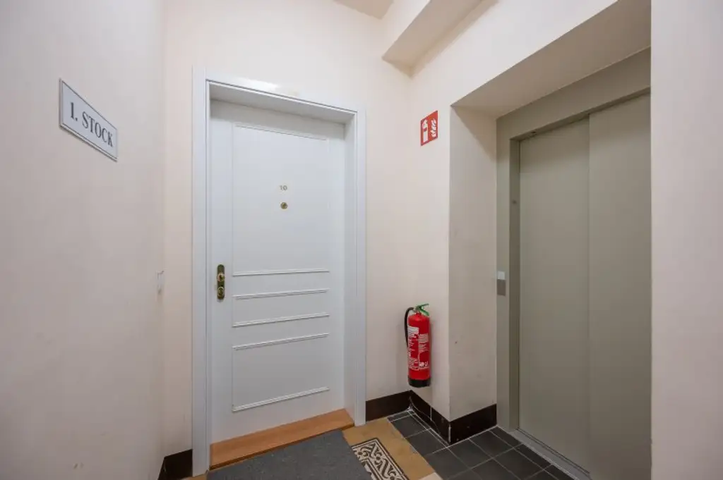 ++1150++ Stilvolle 4-Zimmer Altbauwohnung mit Balkon – Wohnen in Toplage mit Topausstattung
