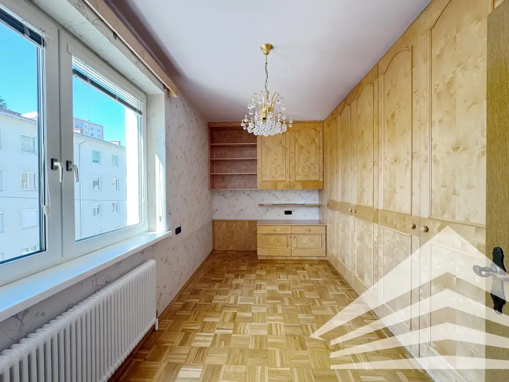Gepflegte 4 Zimmerwohnung mit Garage und Balkon in bester Lage am Auberg