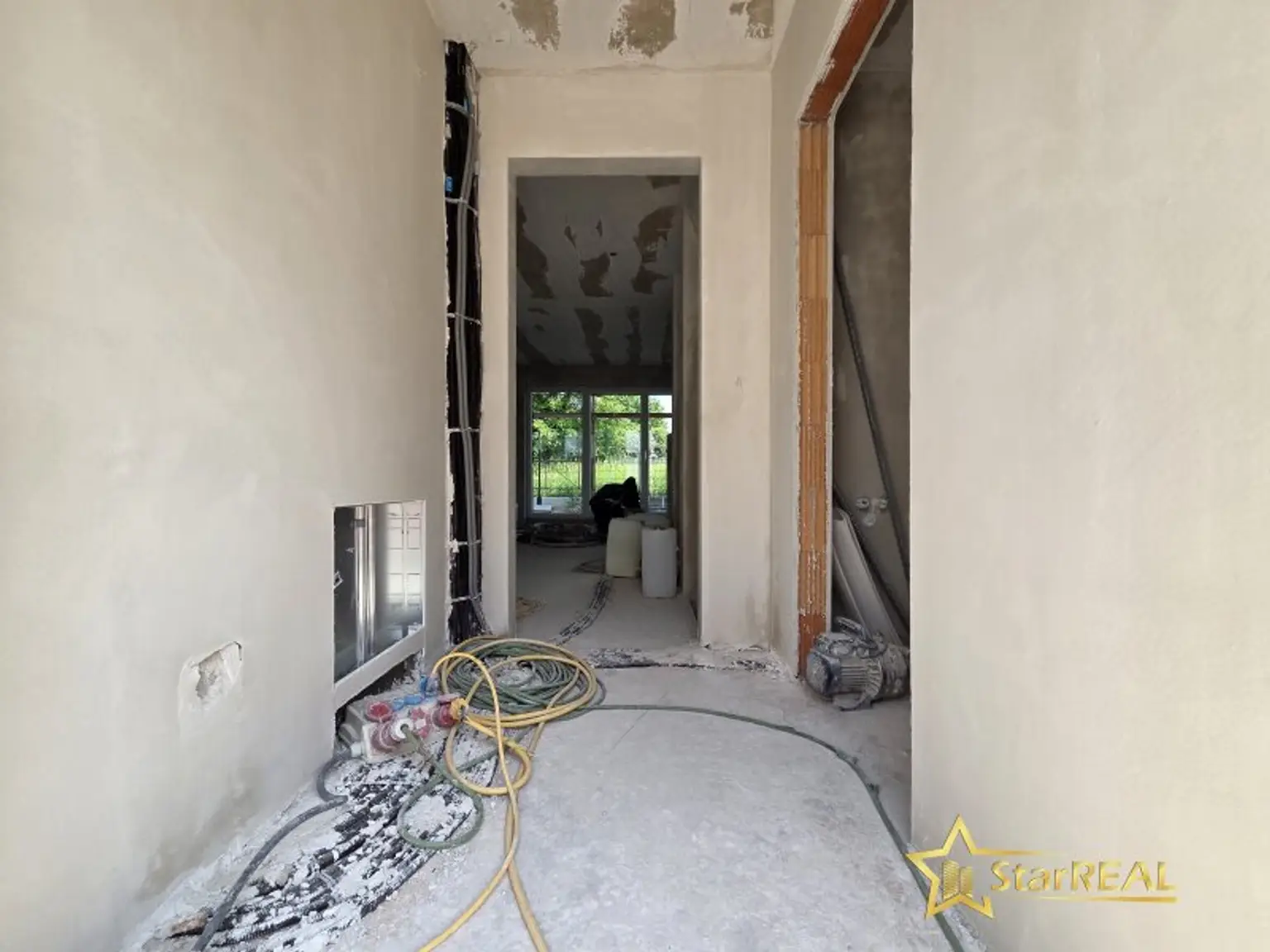IN BAU! NÄHE GYM SIMONSGASSE. 5 ZIMMER-ZIEGELHAUS. KELLER. 90m² GARTEN. PHOTOVOLTAIK. TOP AUSSTATTUNG. PROVISIONSFREI für den Käufer.