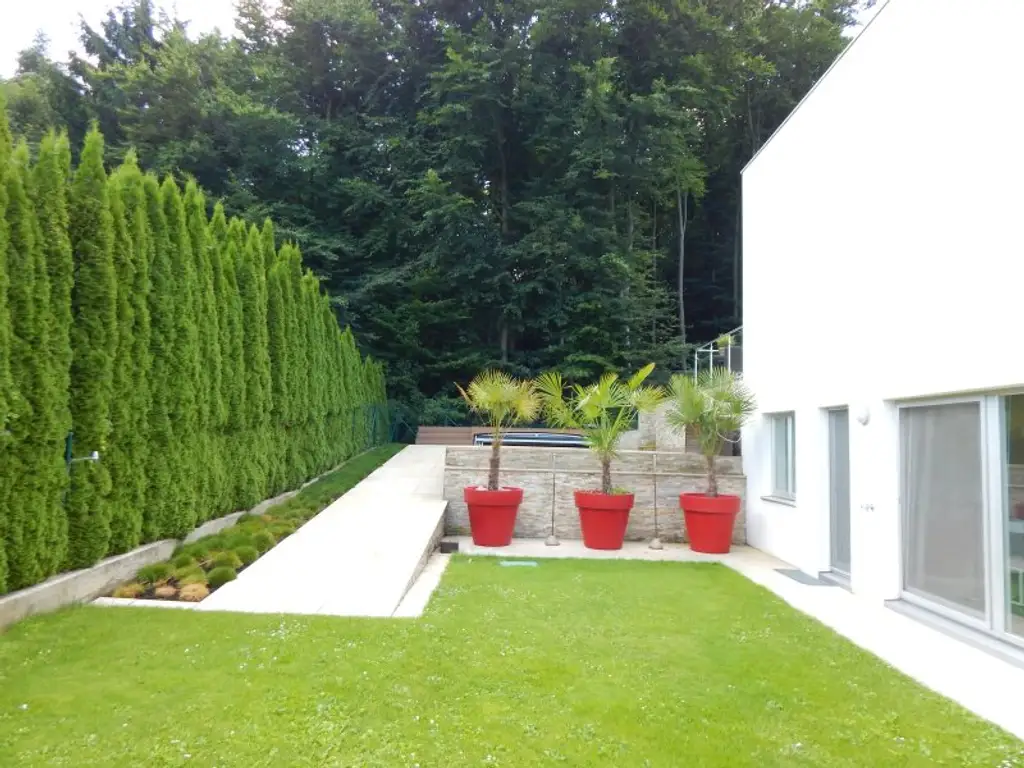 "Wohntraum" Villa mit Pool - Fernblick und direkten Zugang zum Wald