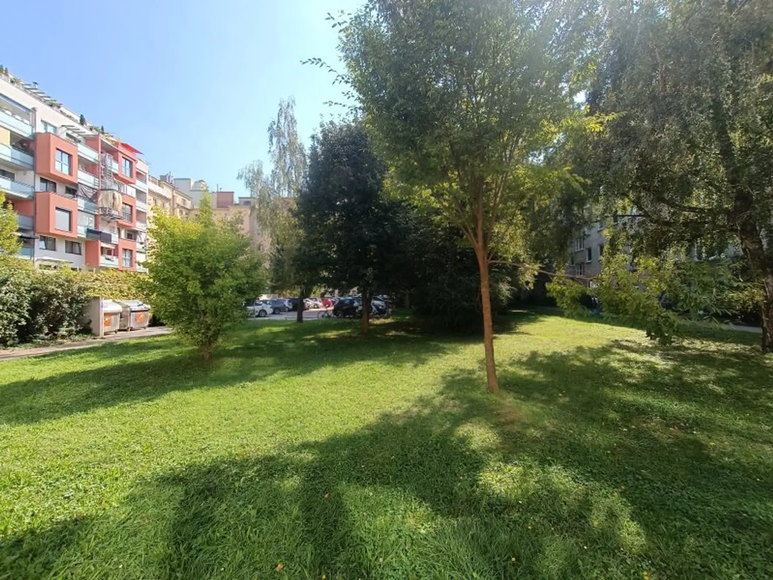 Sanierungsbedürftige 2-Zimmer Wohnung mit Loggia und idealer Verkehrsanbindung - Nähe U6 Dresdner Straße!