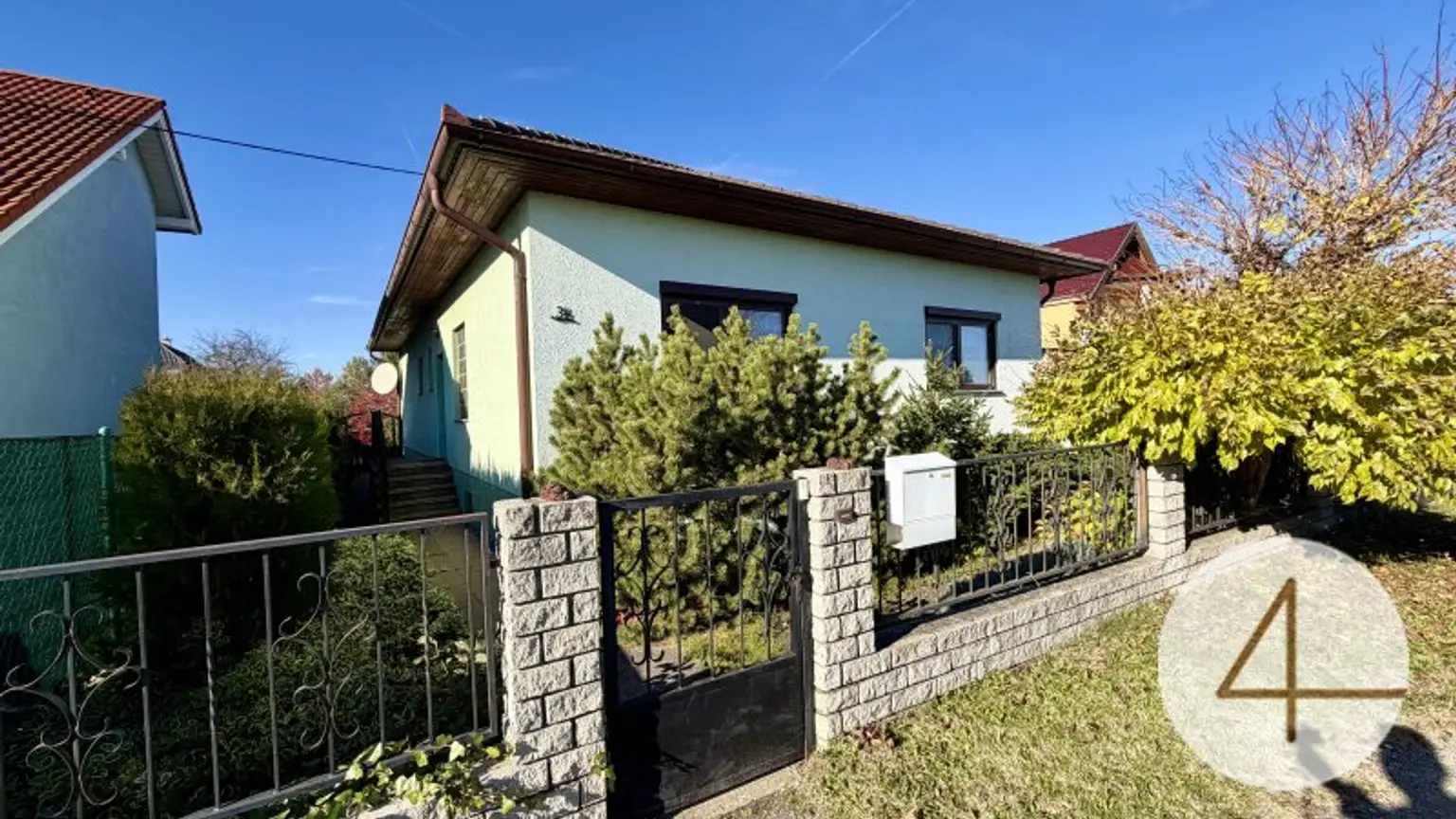 „Traumhaus mit Wintergarten Teich und Pool – Wohnen auf 727 m² in idyllischer Lage“