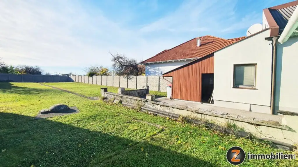 Wampersdorf: Charmantes Haus mit großem Garten und Potenzial