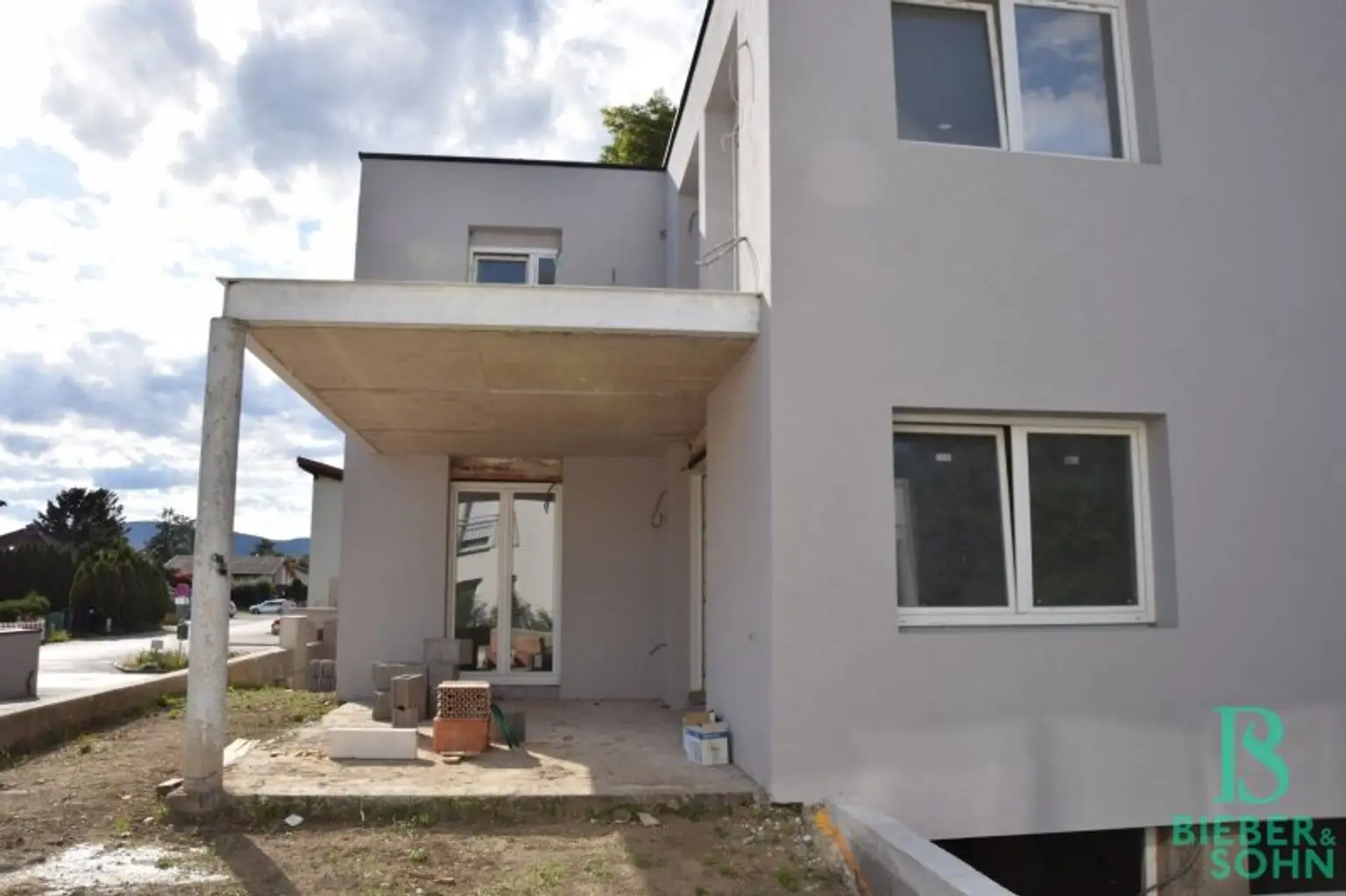 Großzügiges, sonniges Einfamilienhaus mit 80m² Dachterrasse