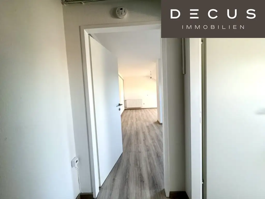 | CHARMANTE DACHGESCHOSSWOHNUNG | HELL & ZENTRAL | 4. OG | IDEAL FÜR SINGLES & STUDENTEN | TOP LAGE  | NÄHE UNI