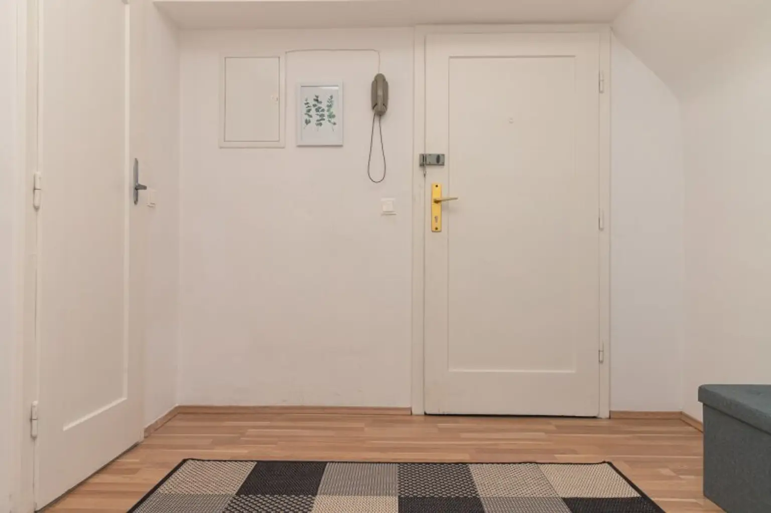 Vollmöblierte Dachgeschoss-3-Zimmer-Wohnung Nähe WU/ WG geeignet
