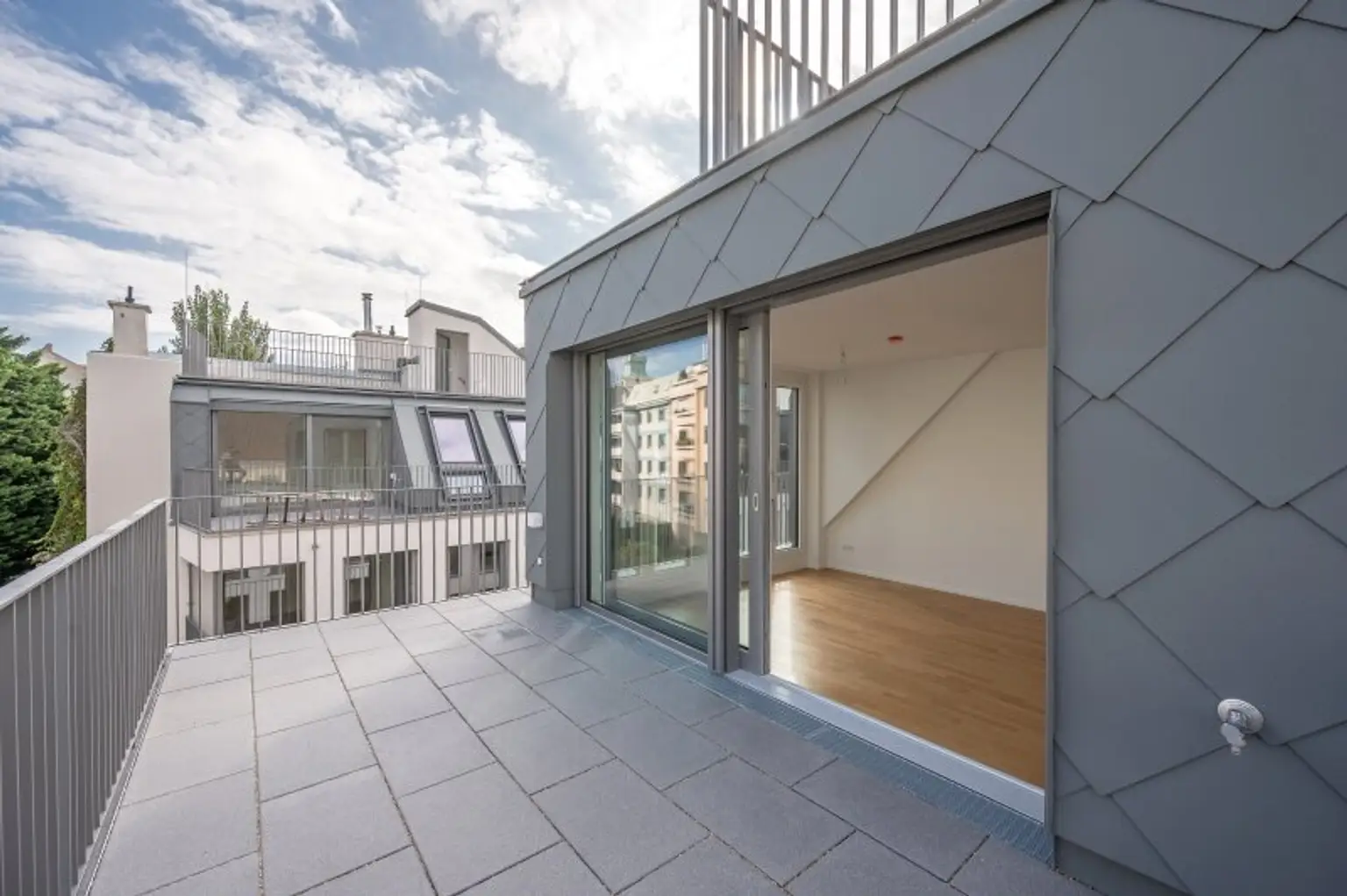 ++MOLLARD 50++ Unique 3-room apartment in the very heart of the city (2/12)