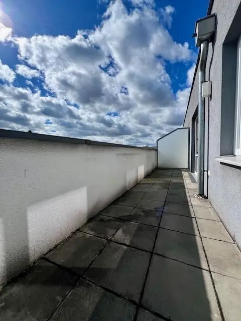 Lichtdurchflutete 2-Zimmer-Wohnung mit Dachterrasse - verfügbar ab Oktober 2025