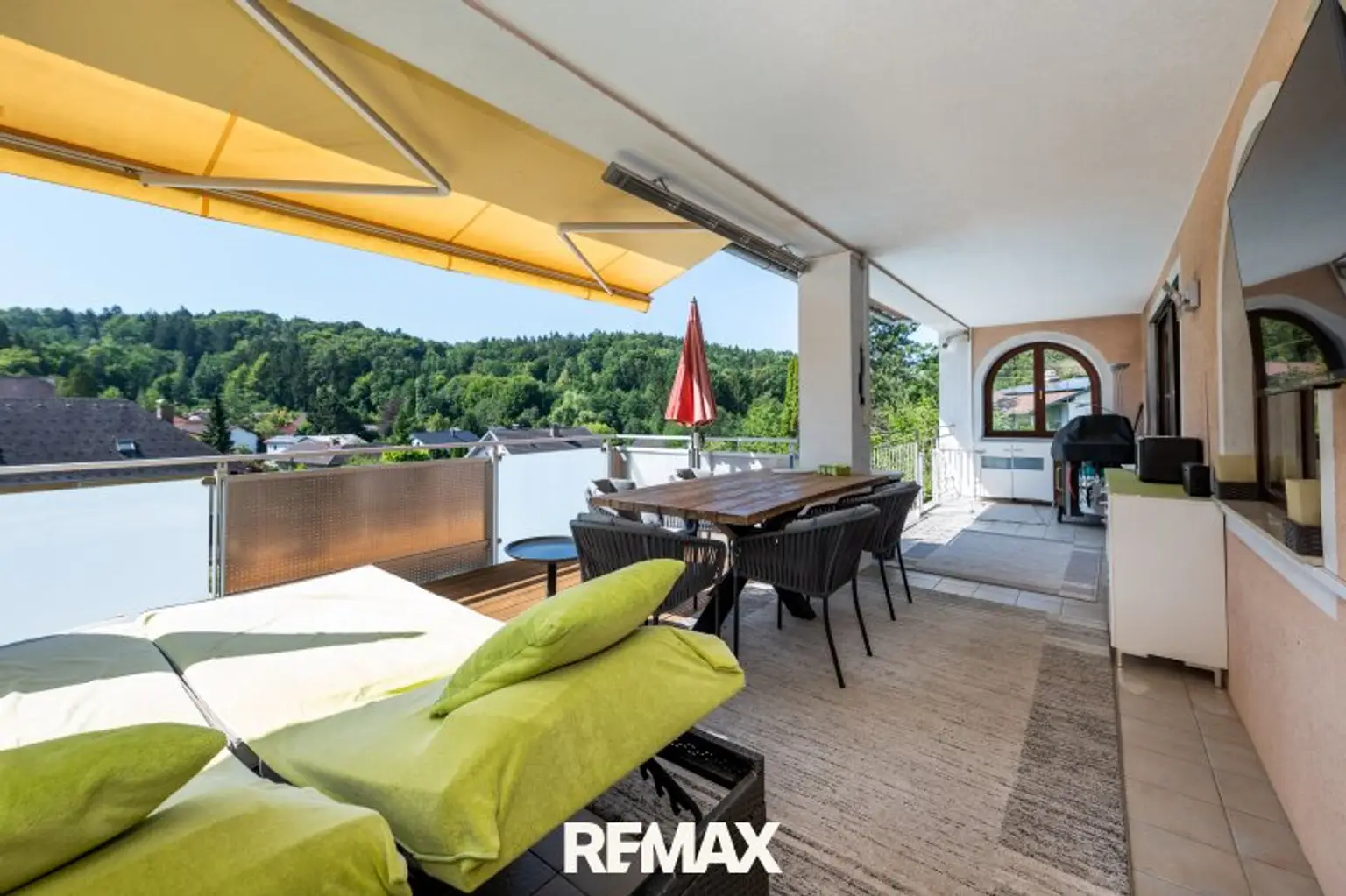 Terrasse mit Zugang vom EG