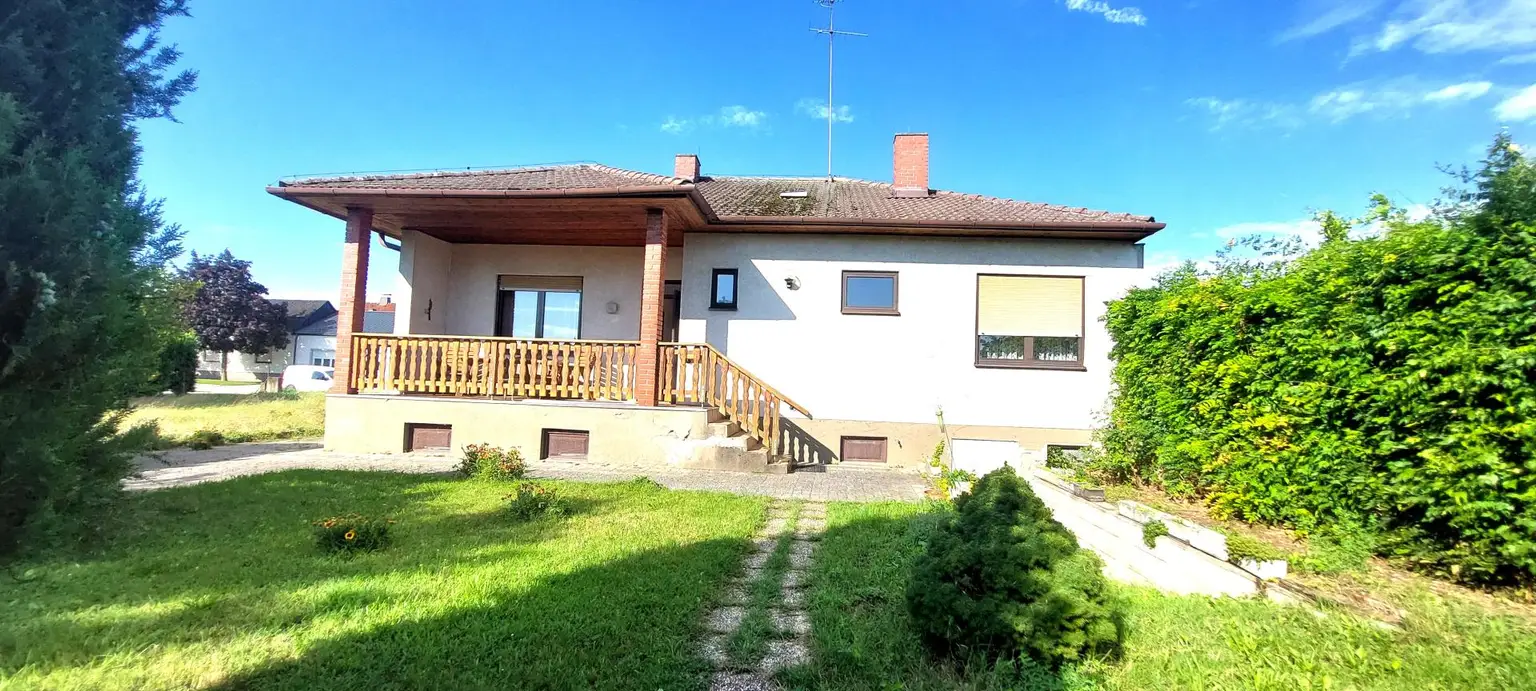 Solides Einfamilienhaus mit Garten