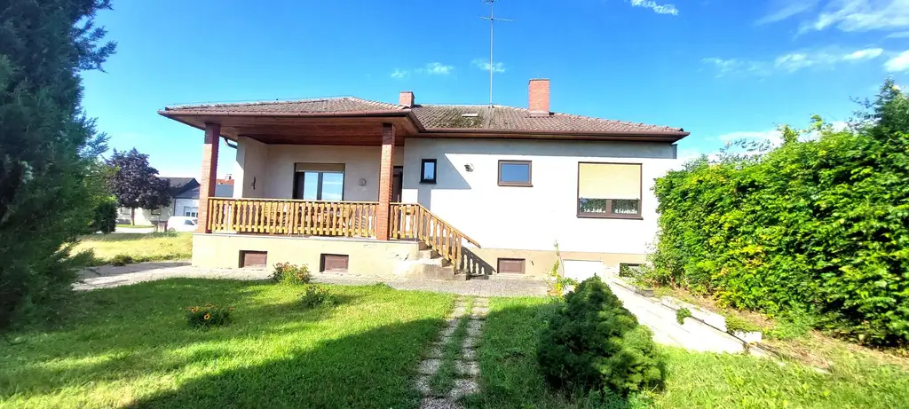 Solides Einfamilienhaus mit Garten