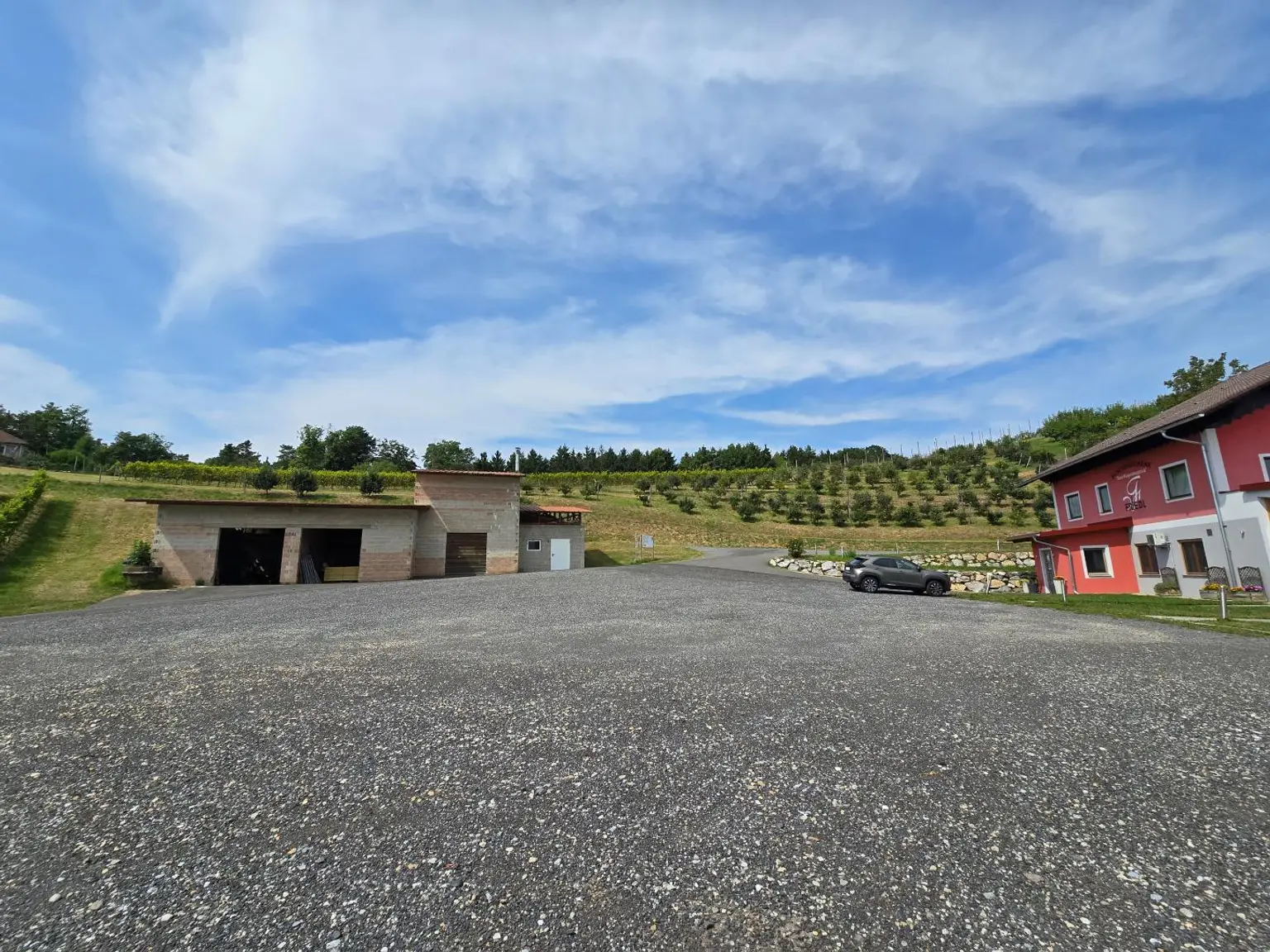 Großes Haus für Visionäre in Aussichtslage (Buschenschank, Weingärten)