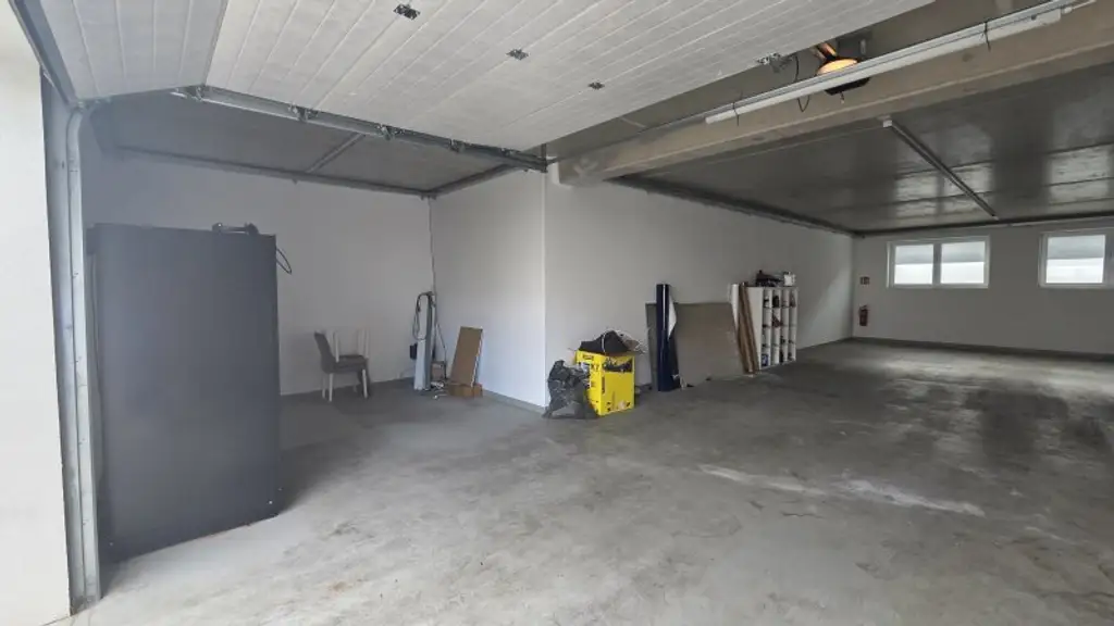 Gewerbehalle * automatisches Rolltor * 2 KFZ Abstellplätze*