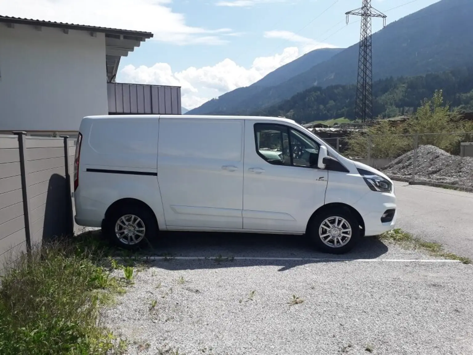 WOHNMOBIL-GEEIGNET: 1 Autoabstellplatz im Freien nähe Telfs ab sofort zu mieten