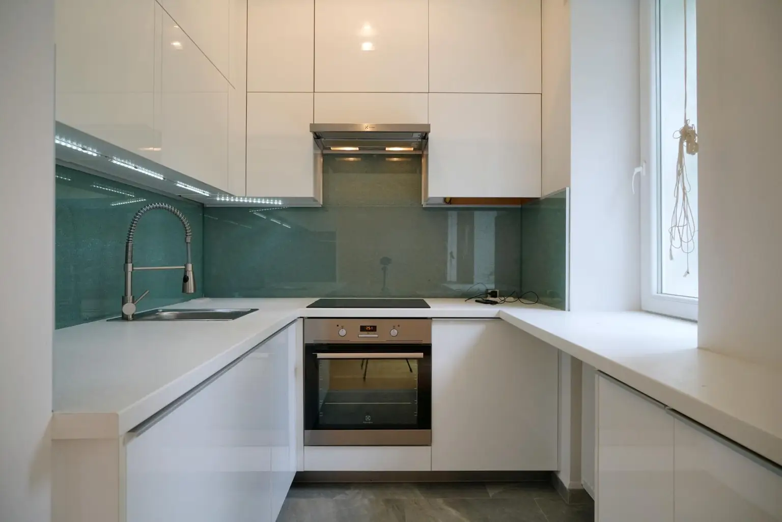Einziehen und wohlfühlen! Moderne 2-Zimmerwohnung in Grün- und Ruhelage mit Terrasse und Eigengarten – Carport inklusive!