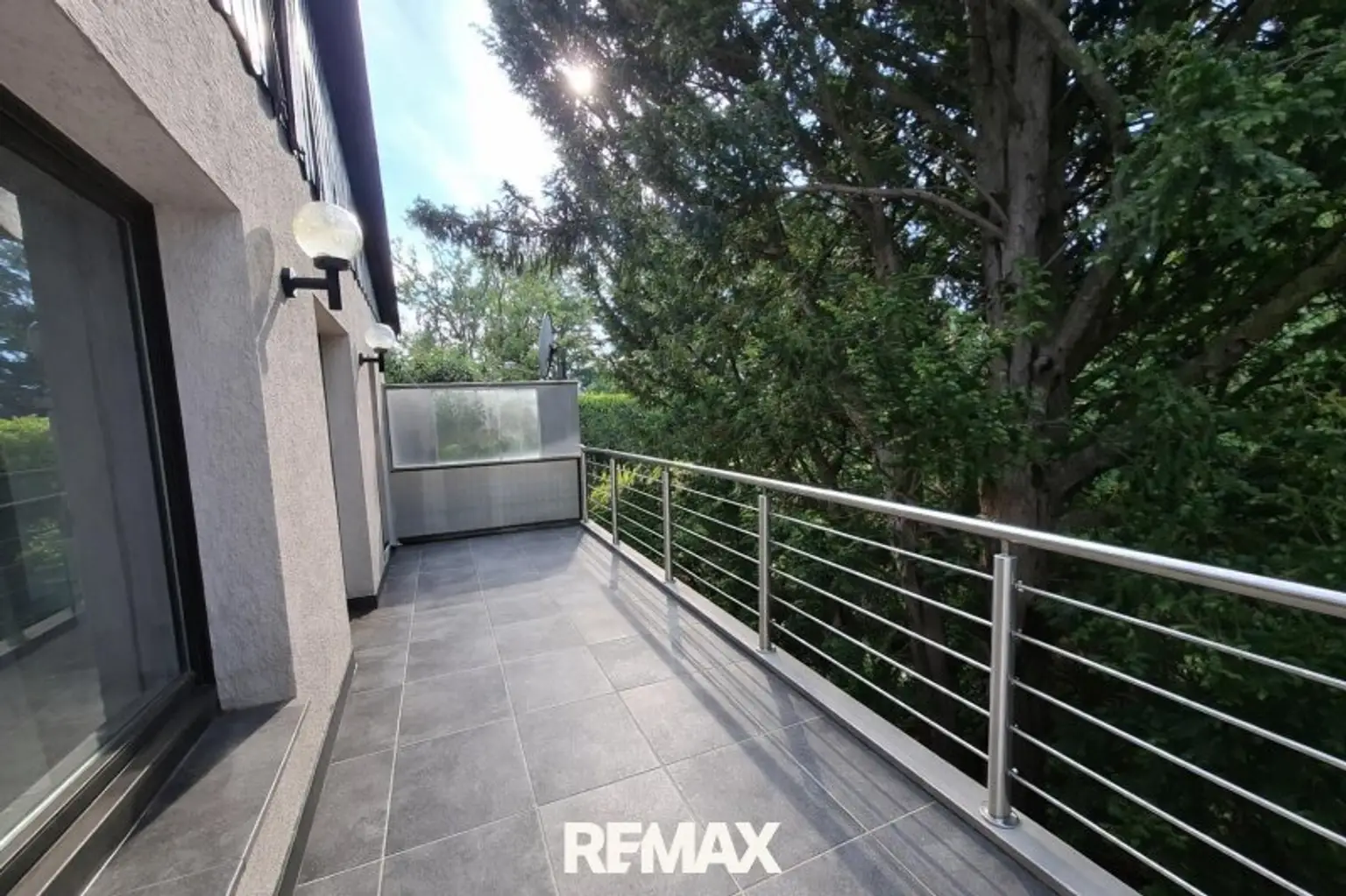 Balkon nach Sanierung - KI Vorschlag