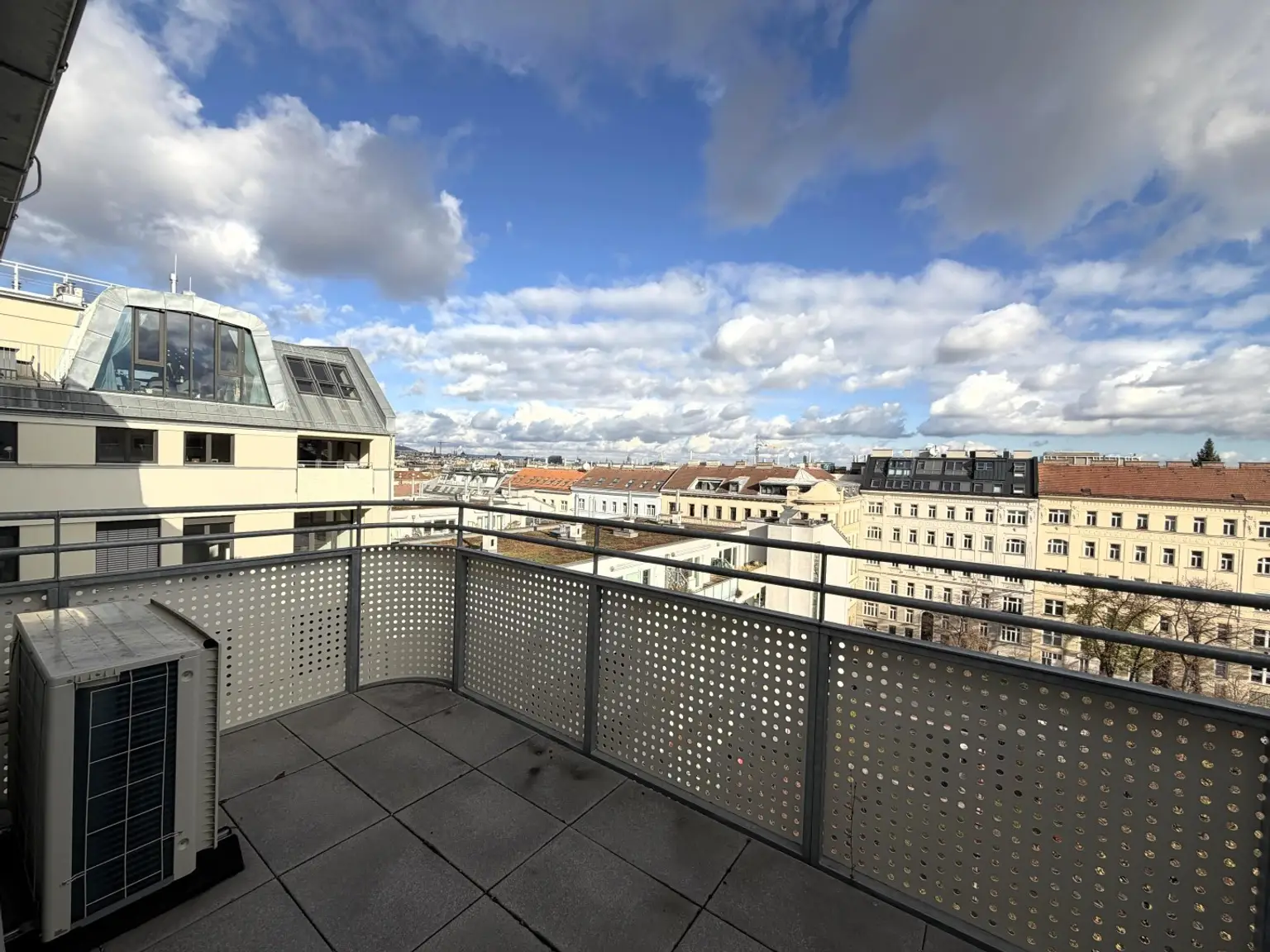 Terrasse 1 von 2