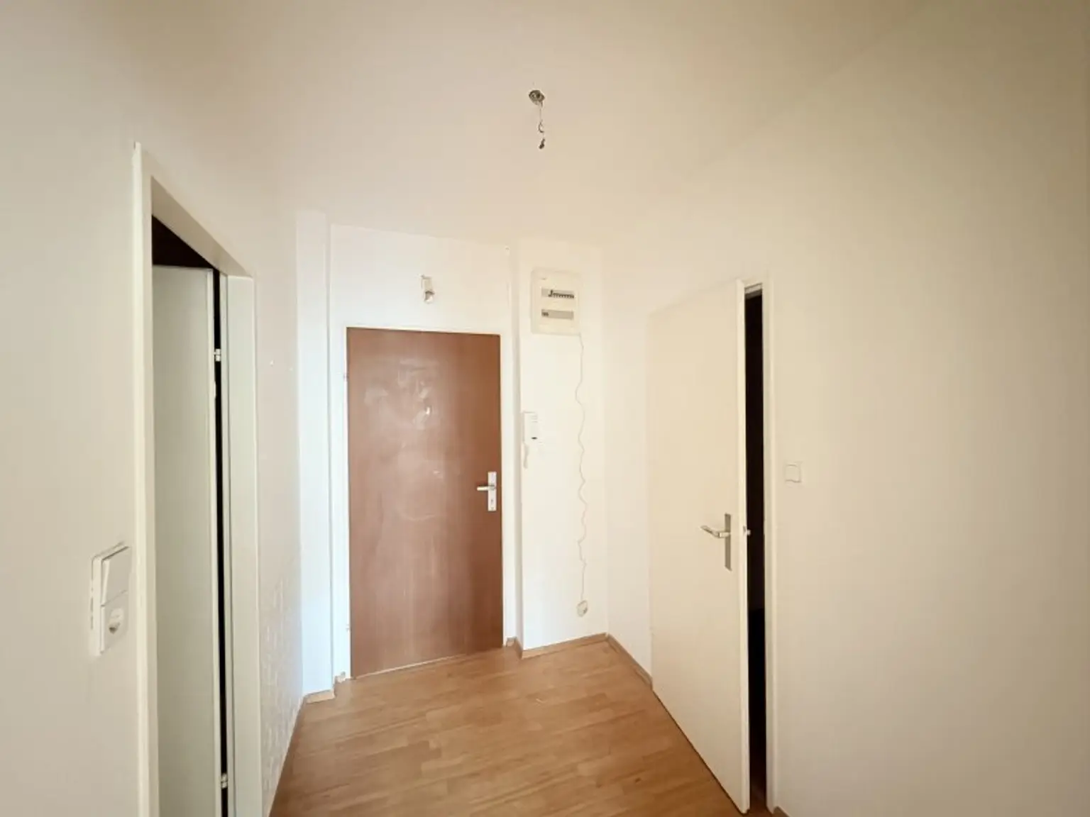 Ruhelage in Klosterneuburg: Renovierungsbedürftige 1-Zimmer-Wohnung mit Balkon!