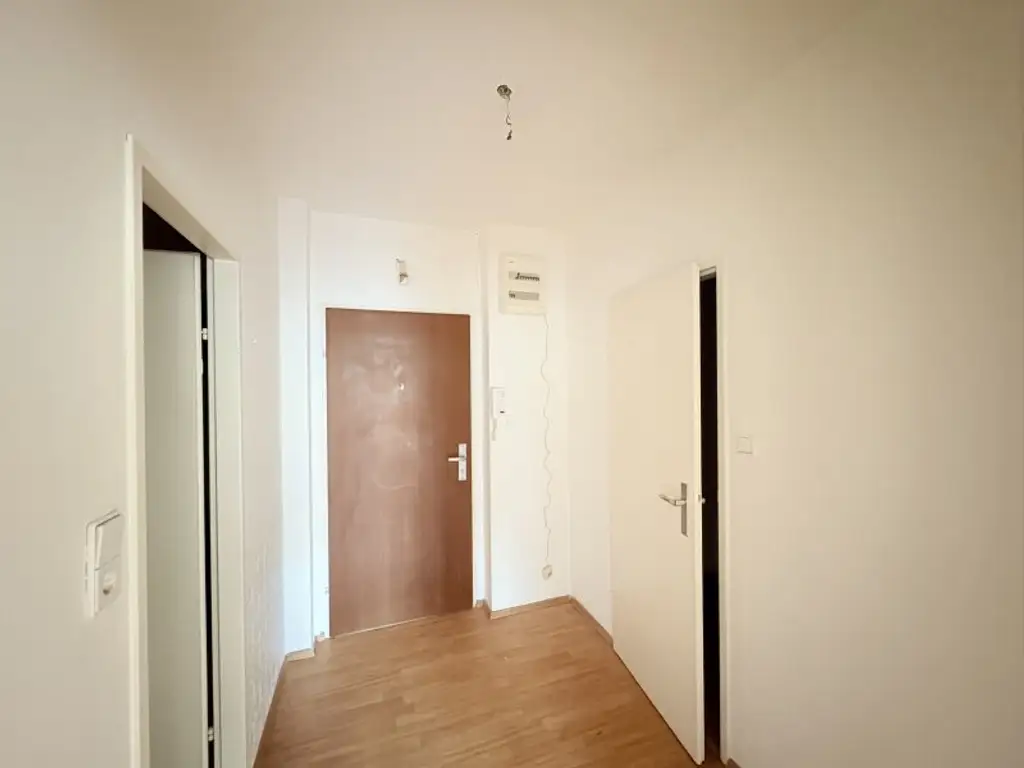 Ruhelage in Klosterneuburg: Renovierungsbedürftige 1-Zimmer-Wohnung mit Balkon!