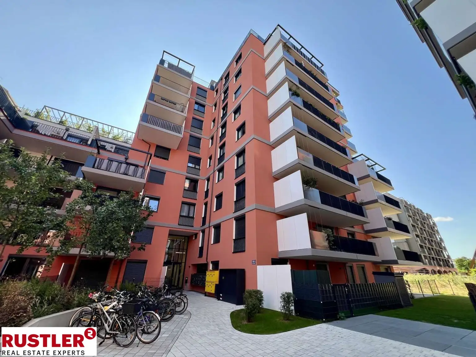 **ATTEMSGARTEN - HOCHWERTIGE 4 Zi WOHNUNG INKL. KÜCHE - 2 TERRASSEN - 2 BÄDER UND FITNESS**