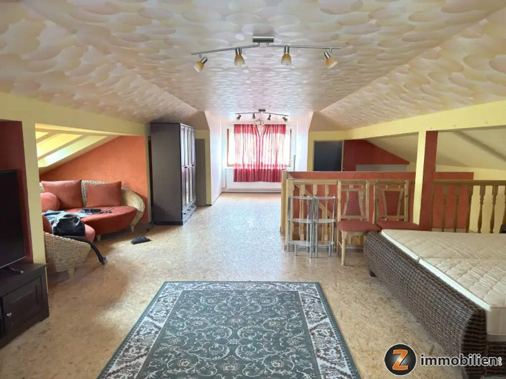 Einfamilienhaus mit Garage, schönem Garten und Teich in ruhiger Wohnlage