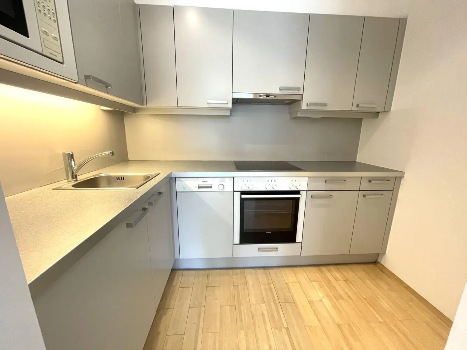 Ruhige Neubauwohnung im Architektenhaus + Blick ins Grüne // Ab Dezember!!