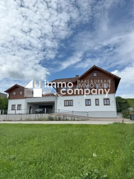 Großzügiges Wohnhaus mit Büro bzw. Ordinationsräume, top gepflegt! In 9 Minuten am Attersee!