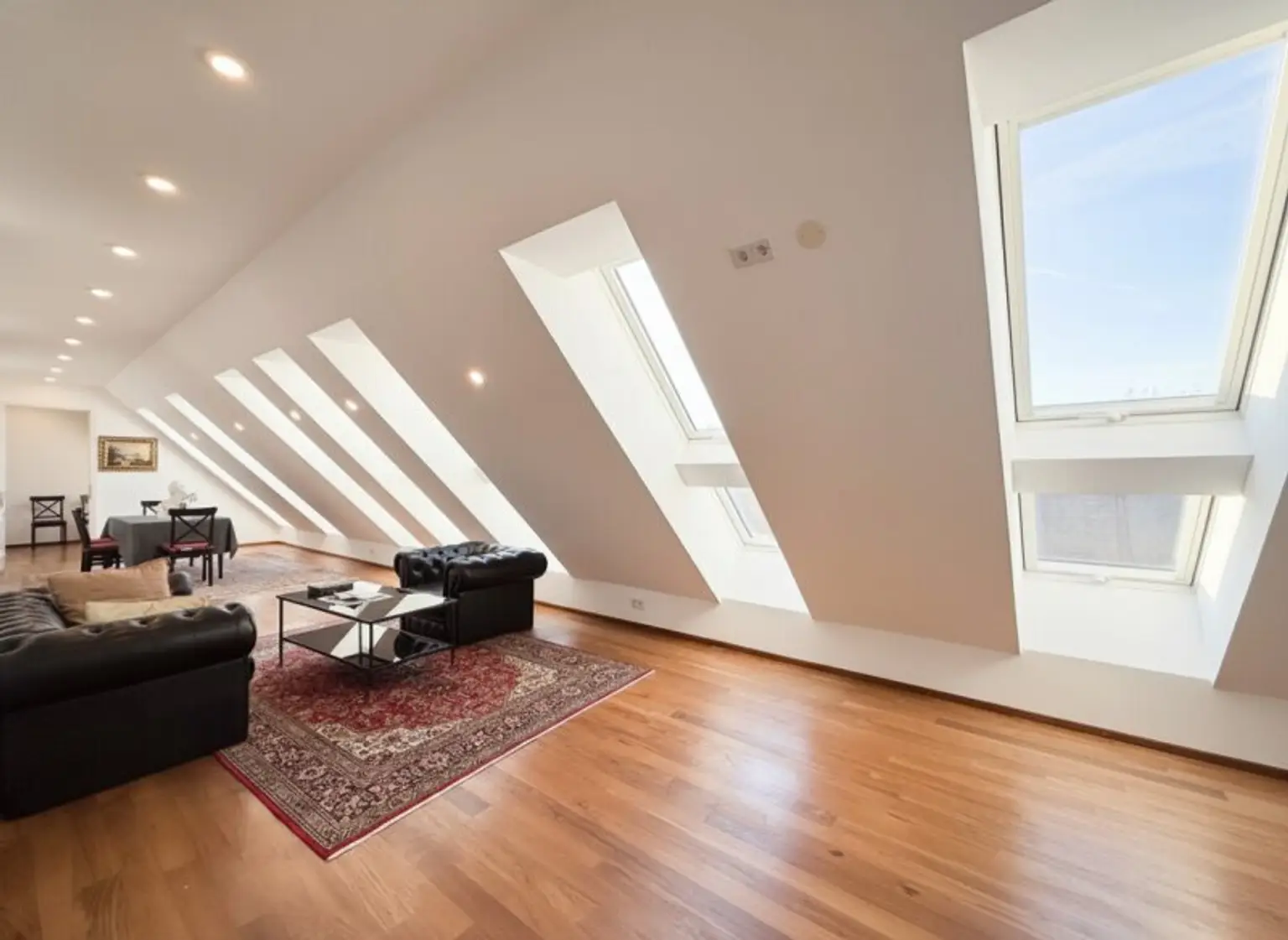 PENTHOUSE LIVING MIT PANORAMABLICK I MARIA HILFERSTRASSE I ca.100 m² TERRASSE I 7-Zimmer und 3 Bäder I U-Bahn Nähe