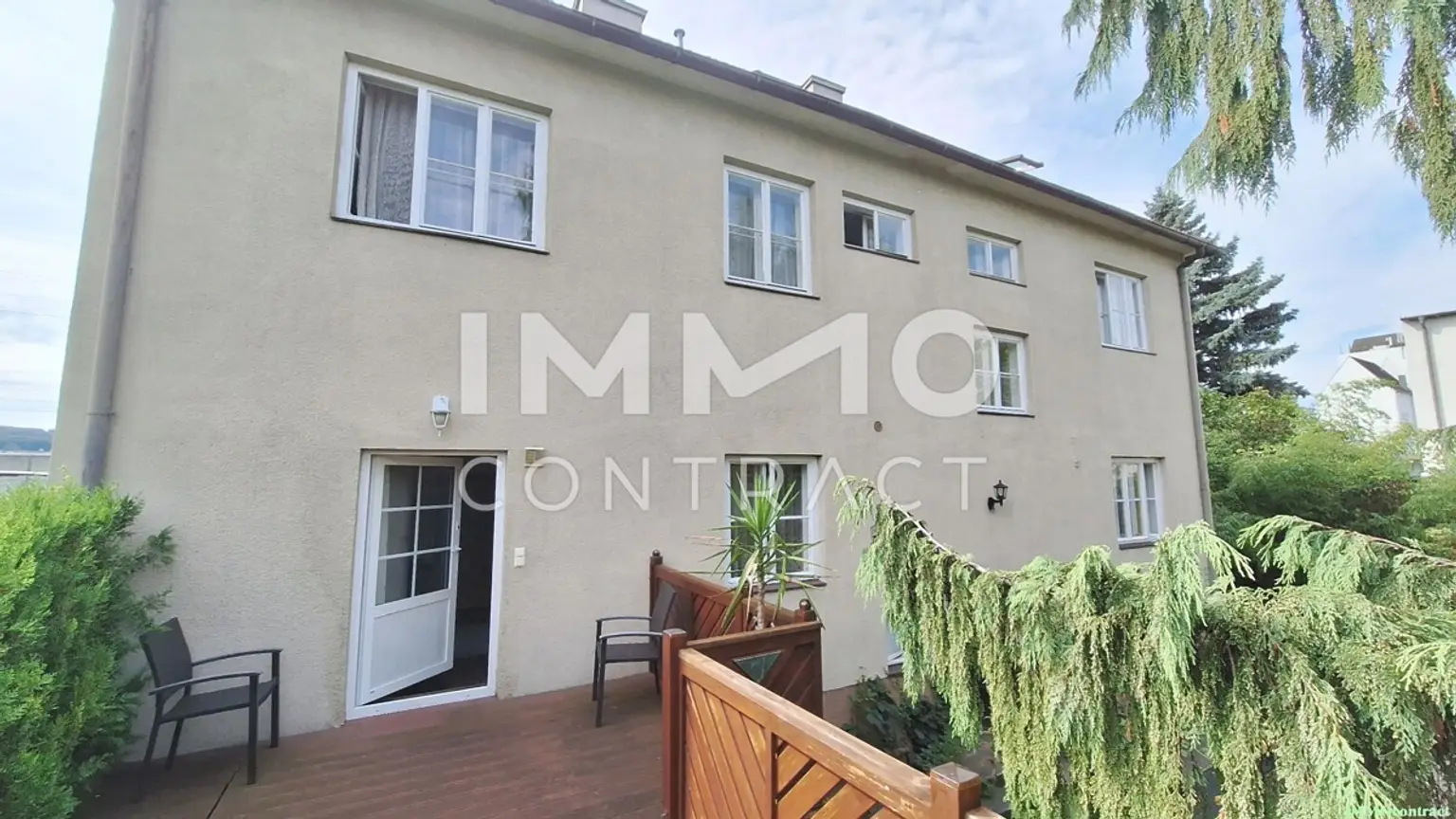 Geräumiges Mehrfamilienhaus mit großem Garten, sowie ehemaligen kleinen Geschäftslokal neben Bahnhof