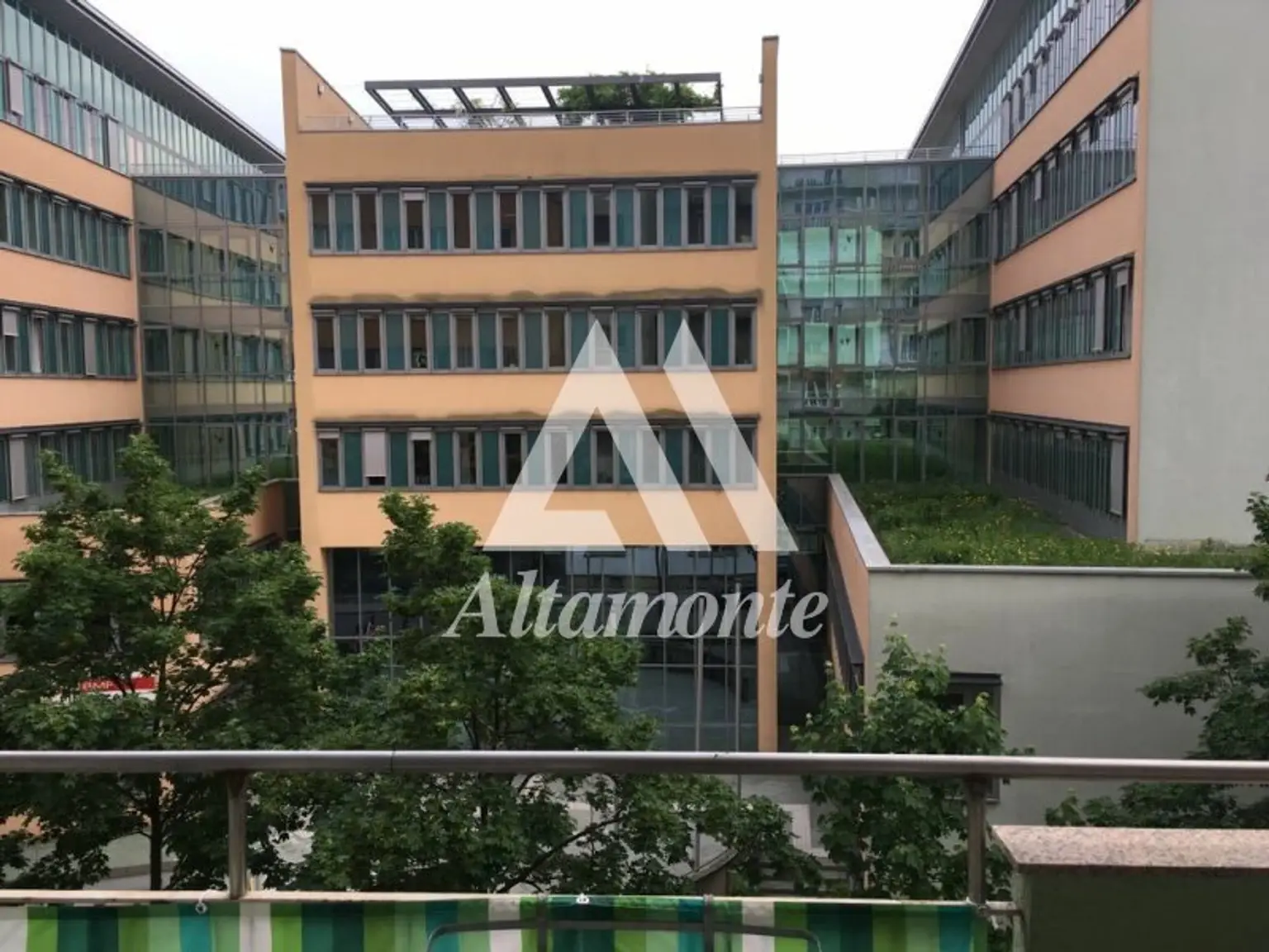 Helle 3-Zimmer-Wohnung im 3. Liftstock mit schöner Loggia - Nähe Augarten & Jakominiplatz, 8010 Graz