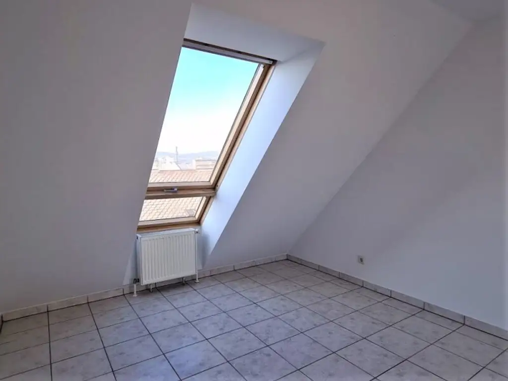 TERRASSENHIT, DACHGESCHOSS, 81 m2 Maisonette mit 12 m2 Terrasse, 3 Zimmer, Küche, Galerie, Wannenbad, Augarten-Nähe