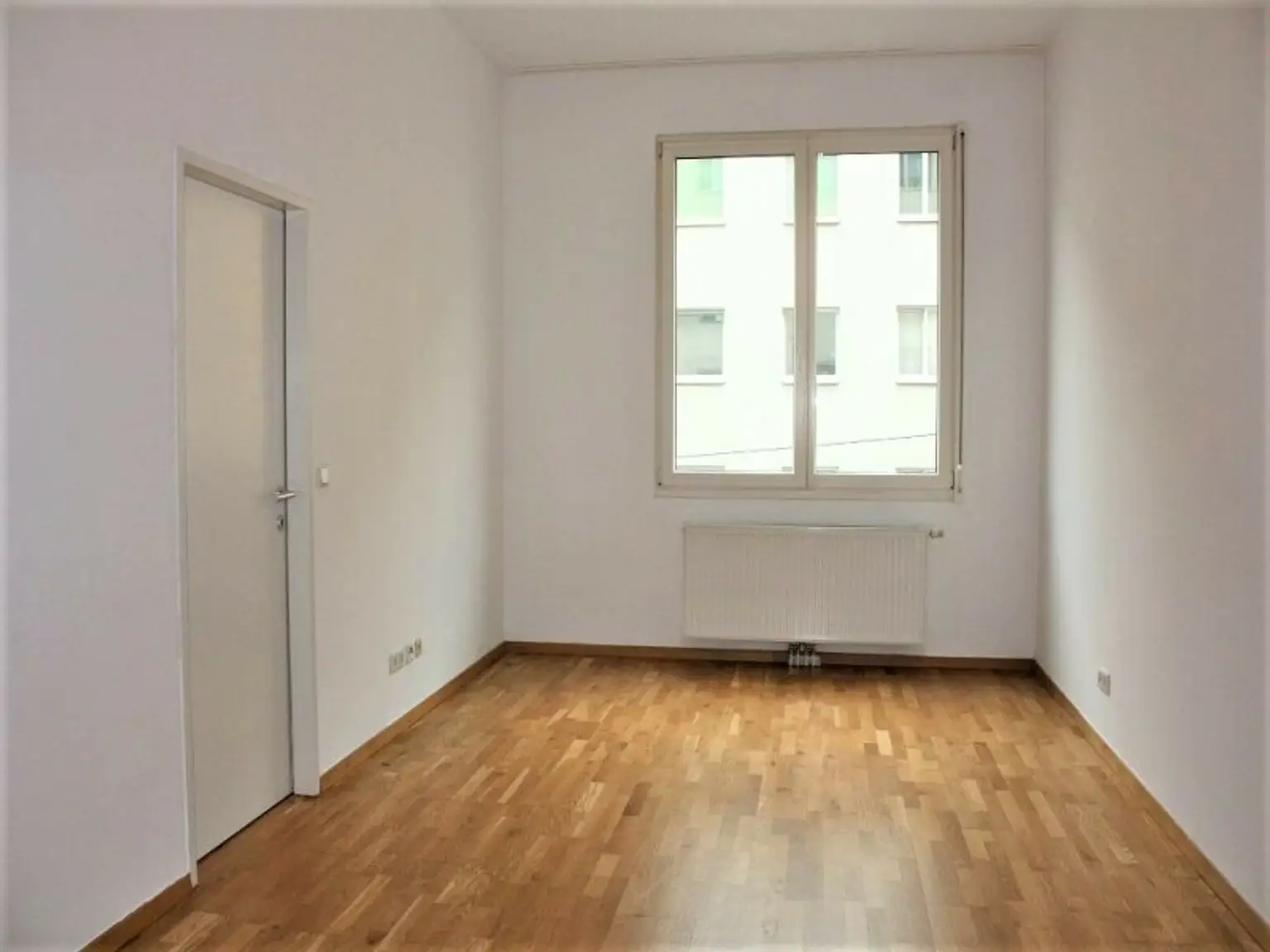 HOLBEINGASSE, 68 m2 Altbau, Wohnküche, 2 Zimmer, WG-geeignet, Komplettküche, Wannenbad, Parketten, 4. Liftstock