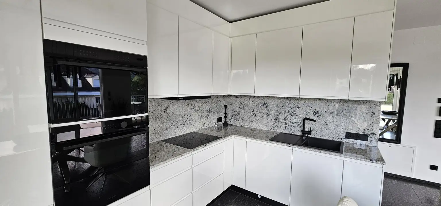 Design trifft Lebensqualität – Exklusive Neubauwohnung mit Seeblick