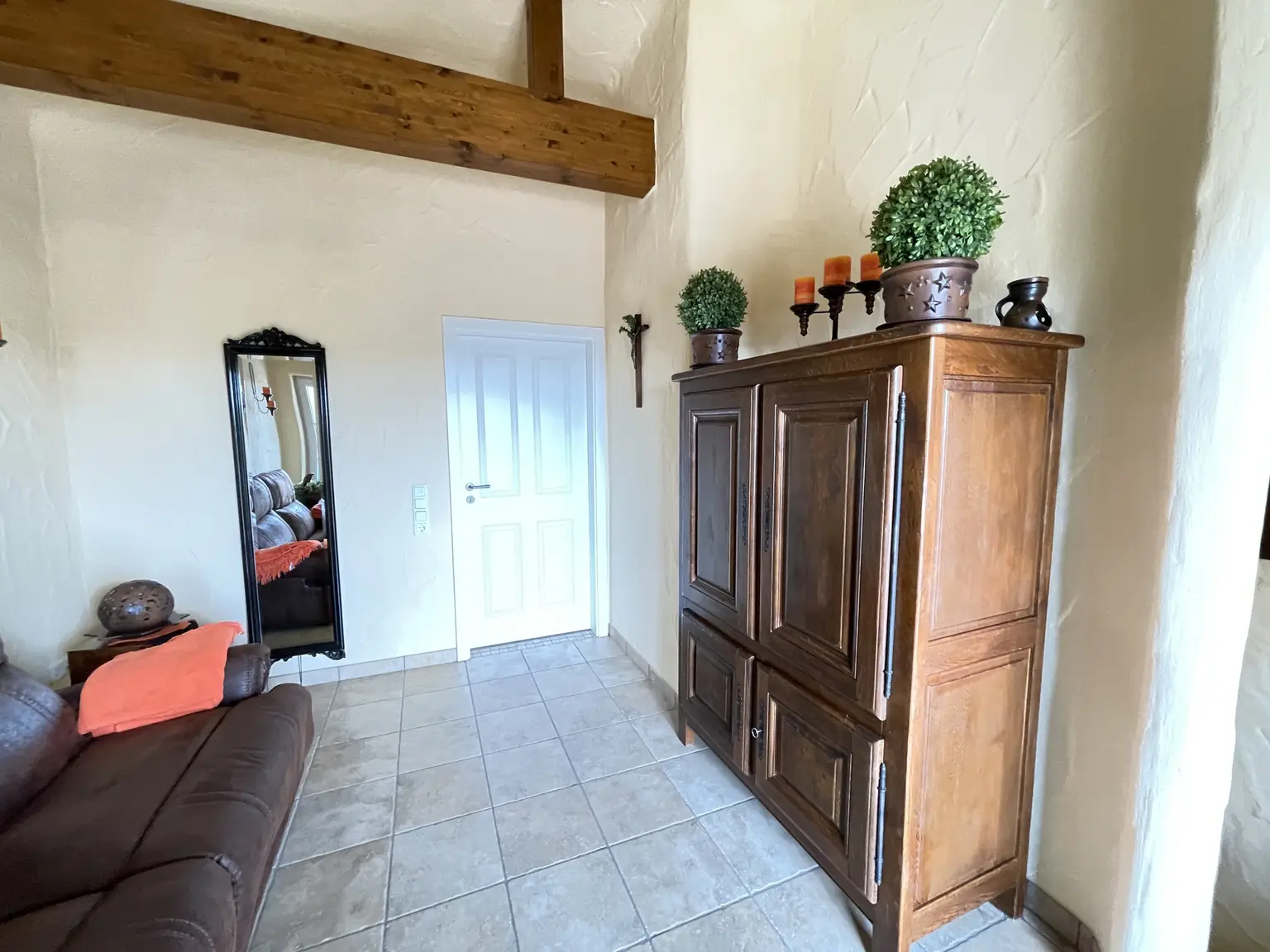 Studiozimmer mit Zugang zum Bad (DG)