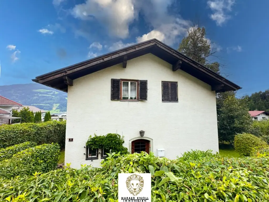 Charmantes Wohnhaus mit großem Garten und Entwicklungspotenzial